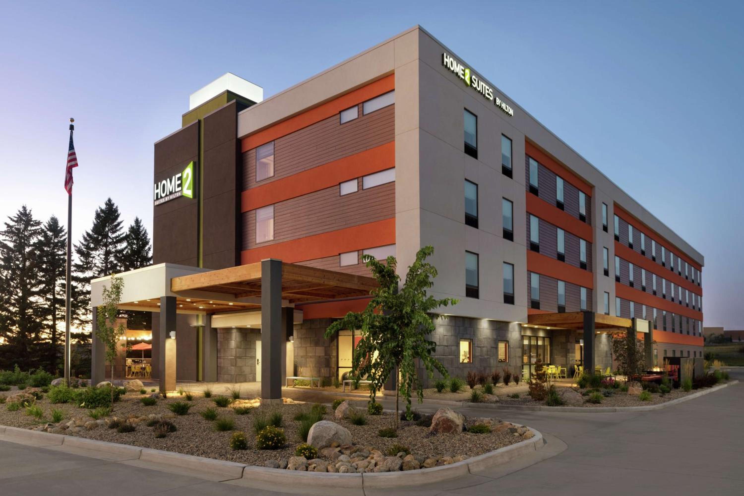 Hotel Home2 Suites By Hilton Bismarck - Image 1