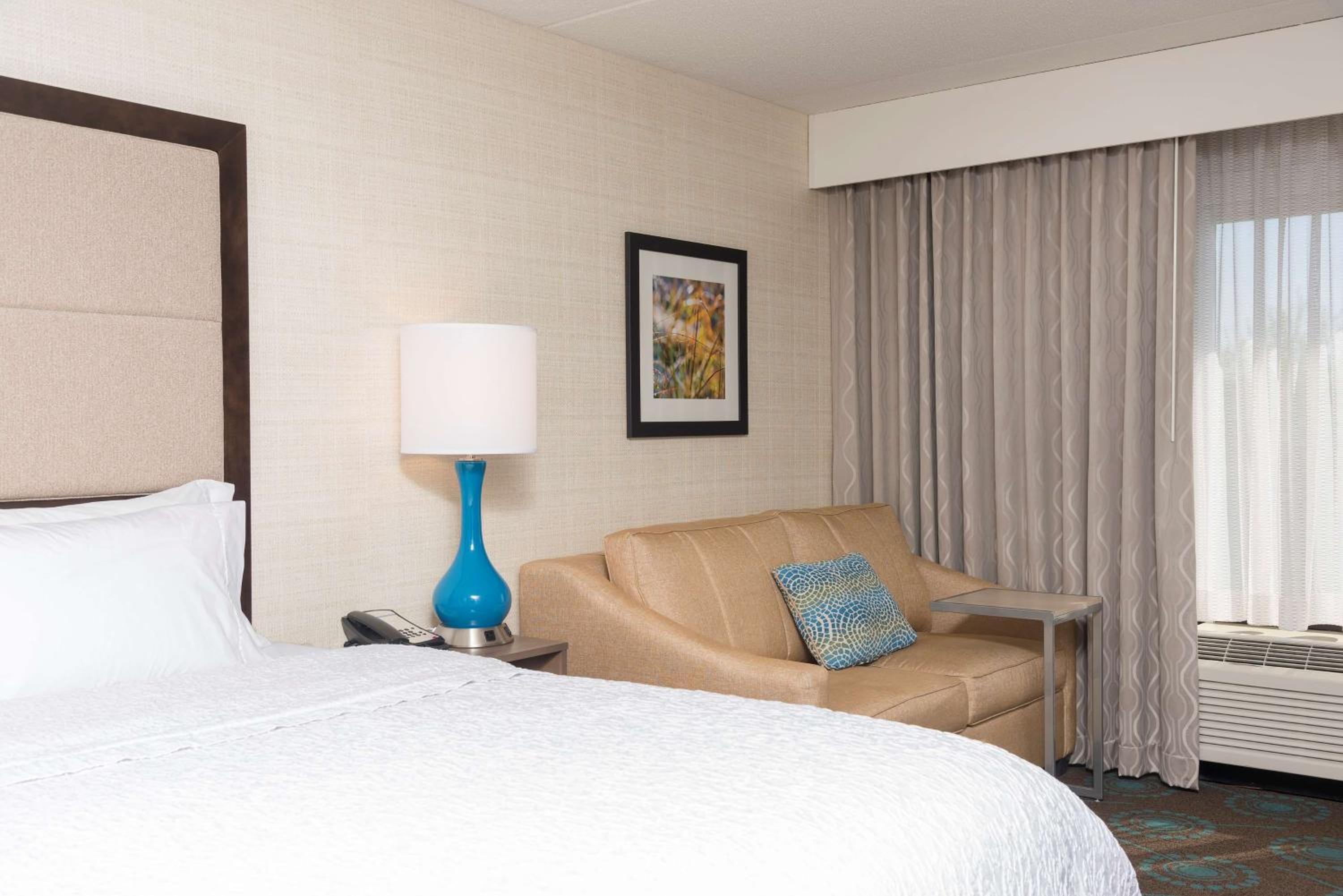 Bloomington Vacations - Hampton Inn Bloomington - Property Image 3