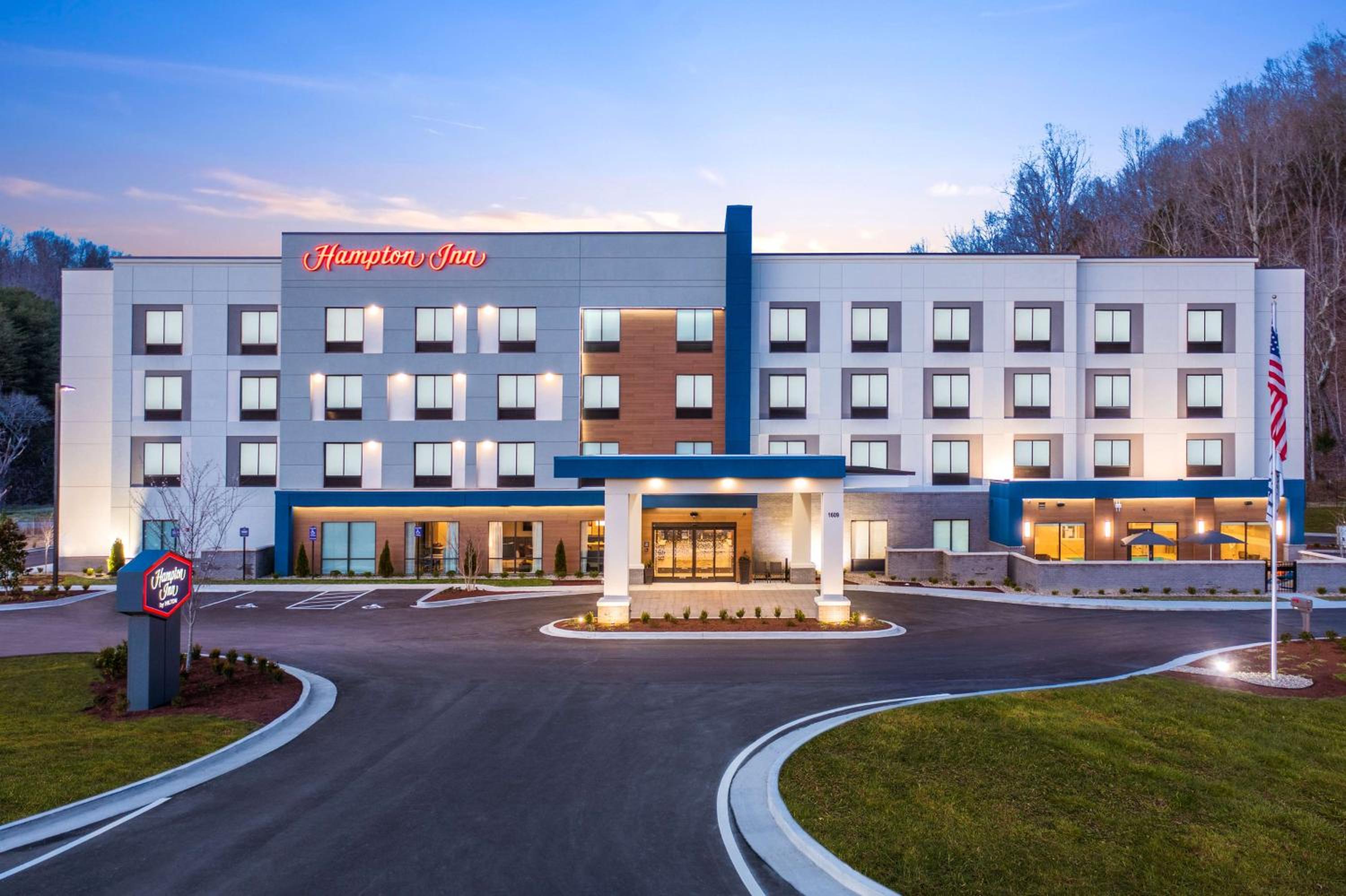 Hotel Hampton Inn Ashland City, Tn - Image 1