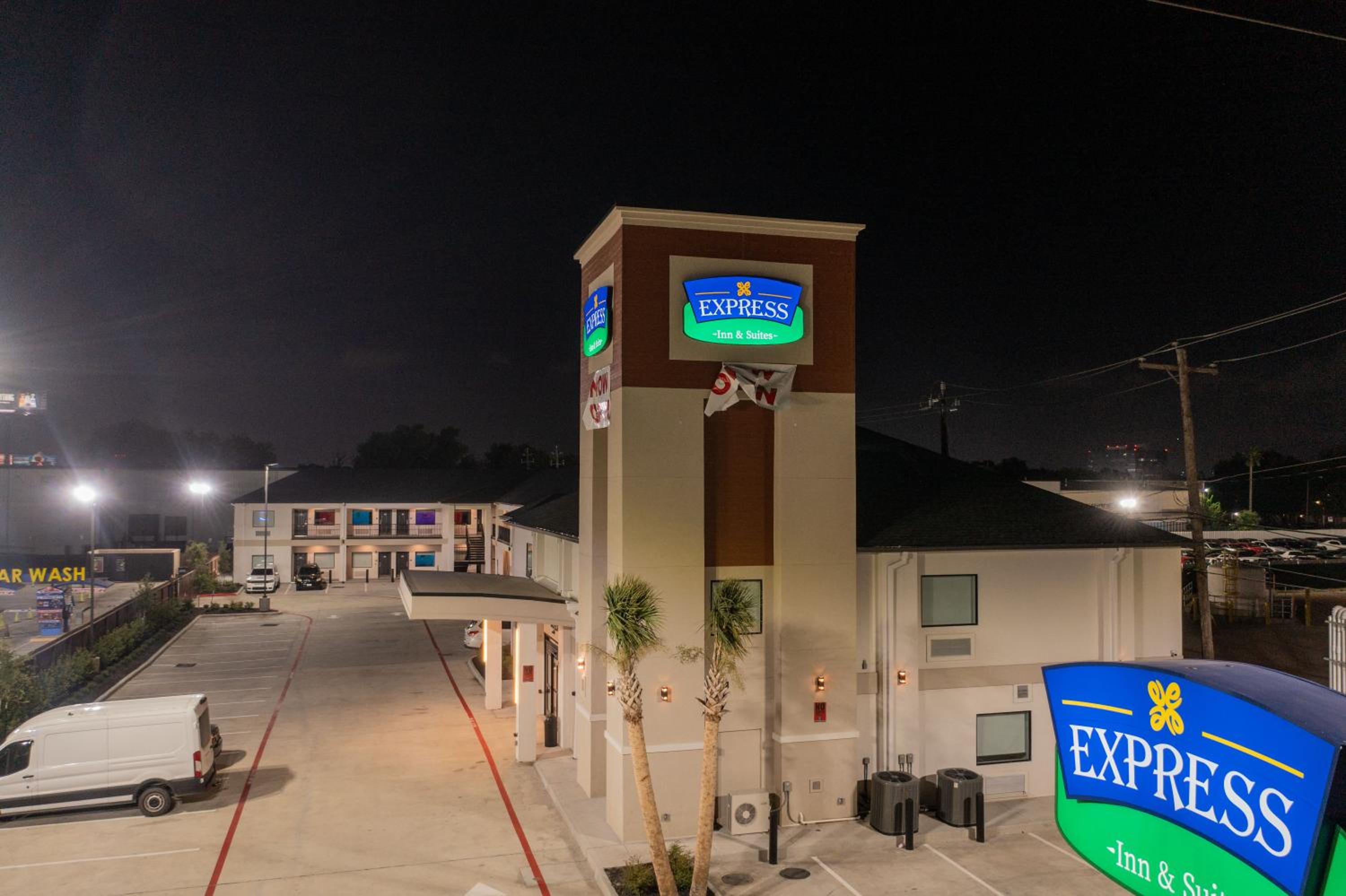 Express Inn & Suites view 3