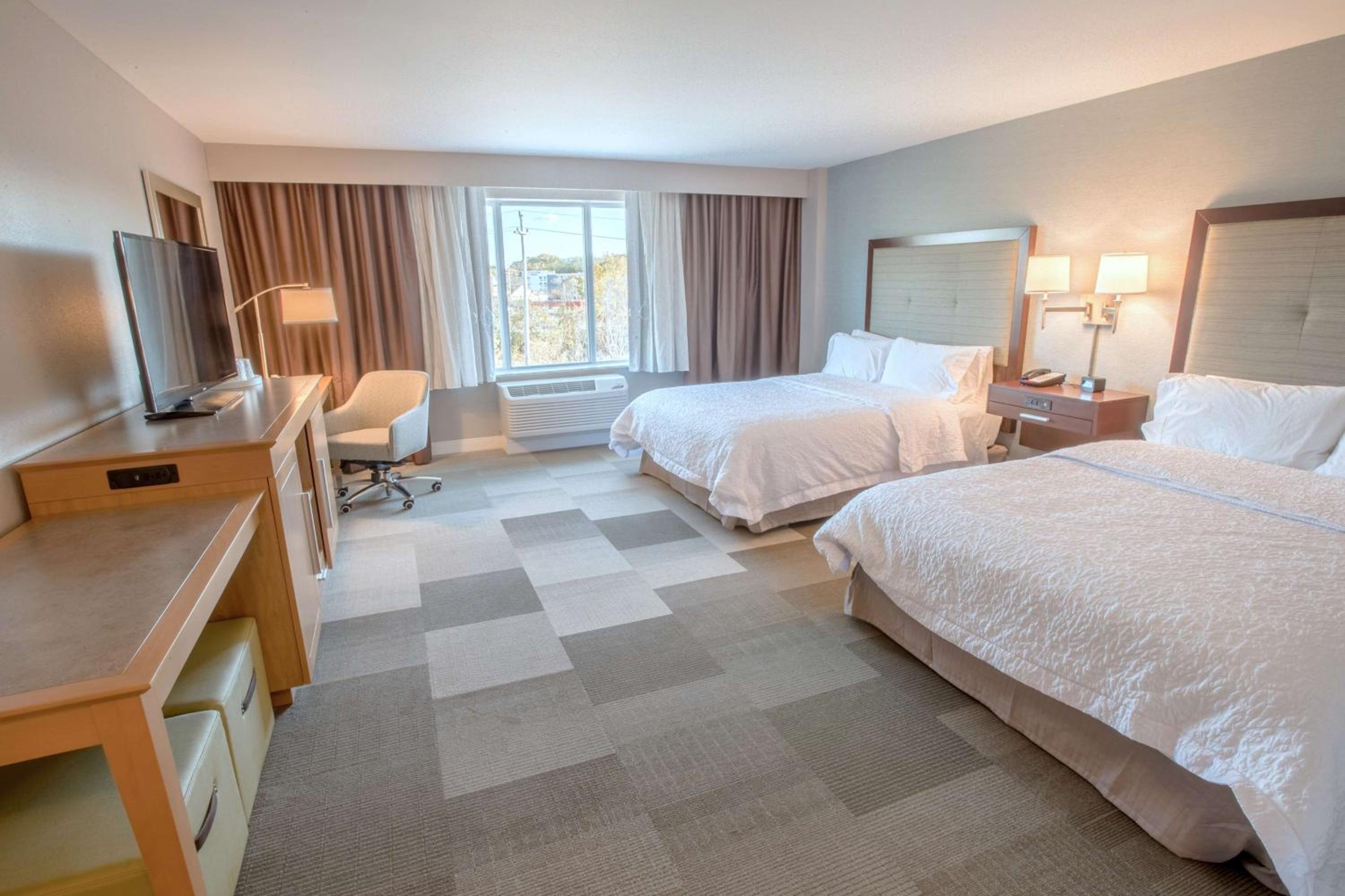 Hampton Inn by Hilton Amesbury, MA - Property Image 3