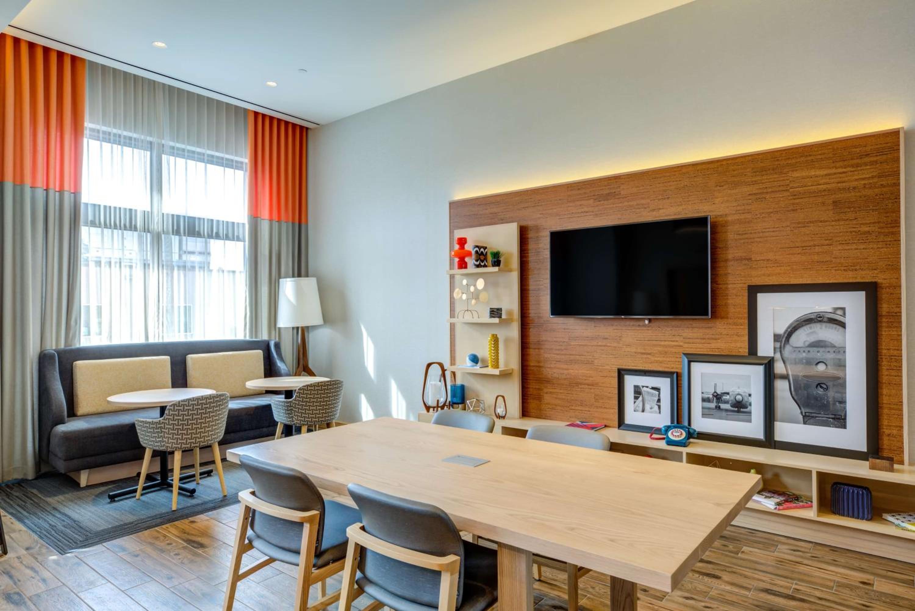 Boston Vacations - Hampton Inn  Suites Boston/Waltham - Property Image 2
