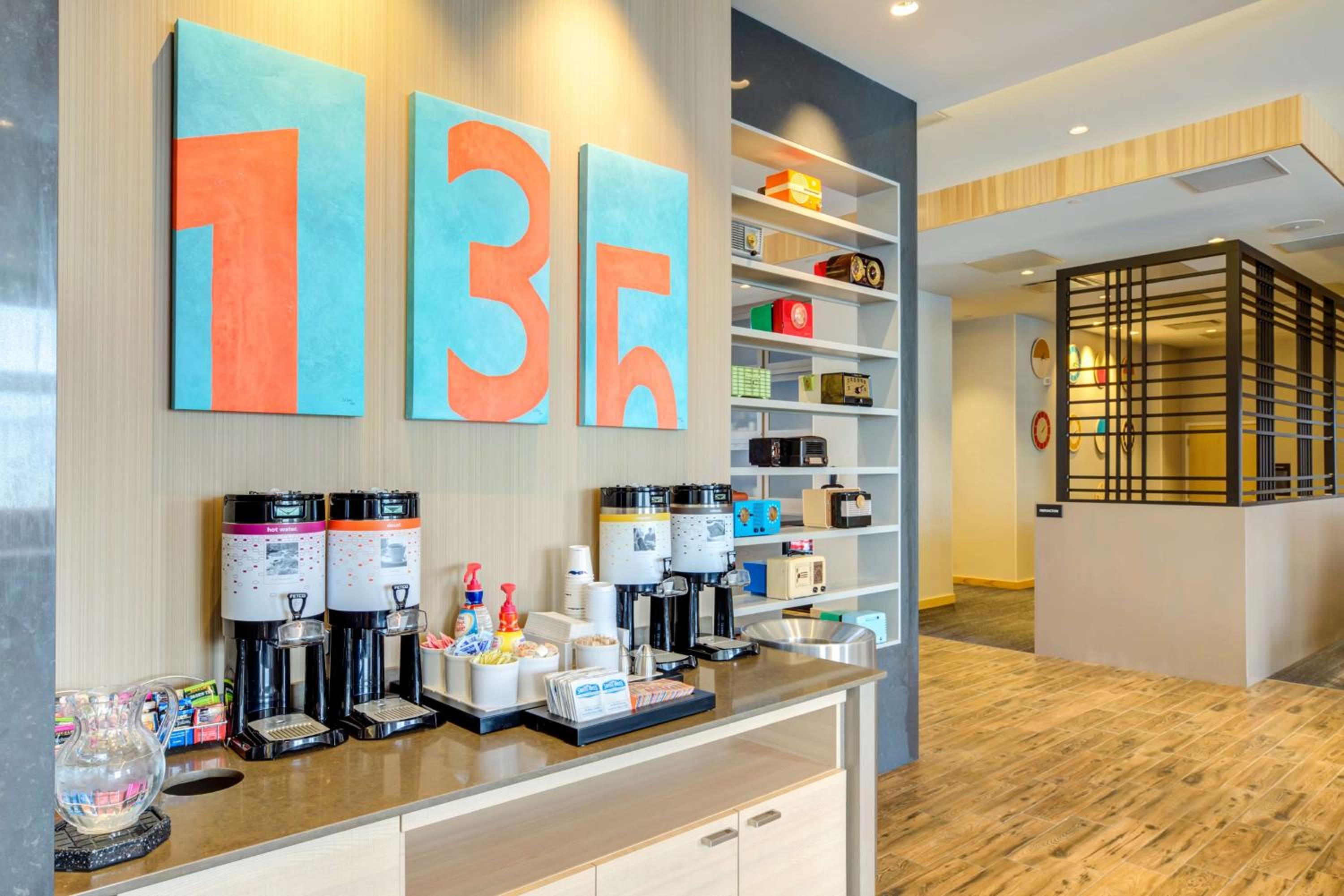 Boston Vacations - Hampton Inn  Suites Boston/Waltham - Property Image 3
