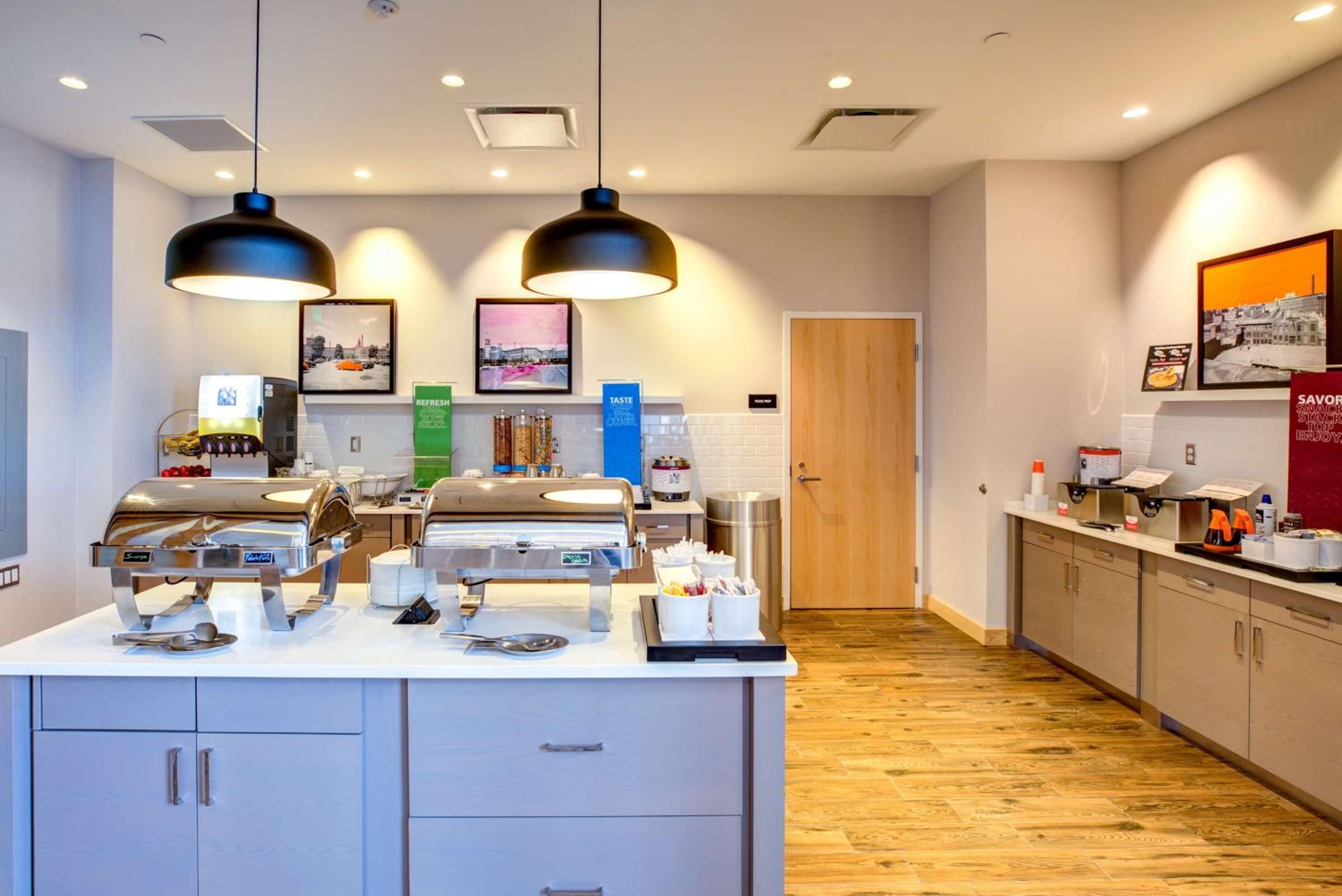 Boston Vacations - Hampton Inn  Suites Boston/Waltham - Property Image 5