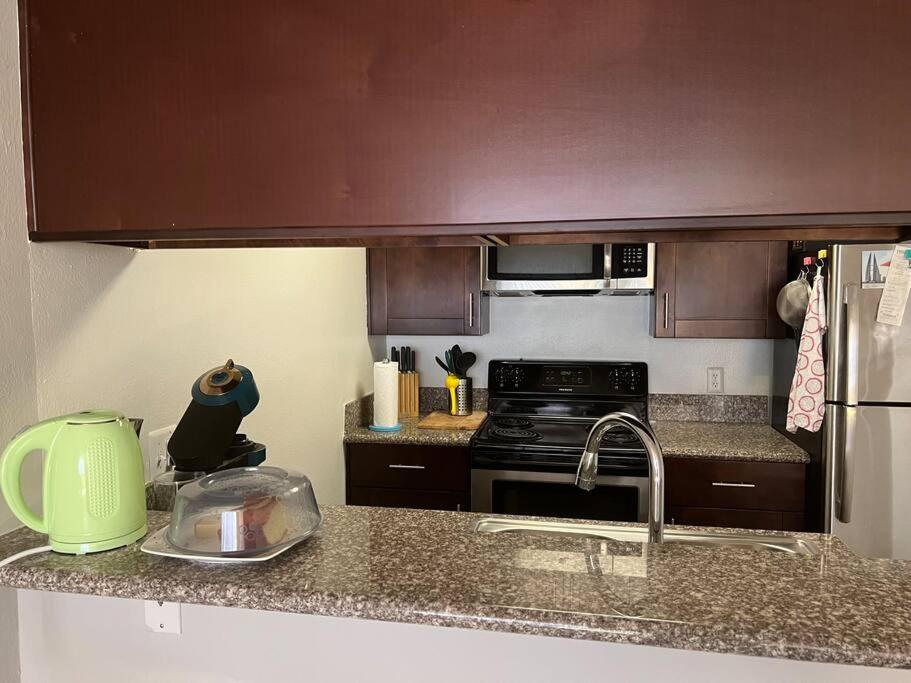 Cute and cozy apartment in WeHo.