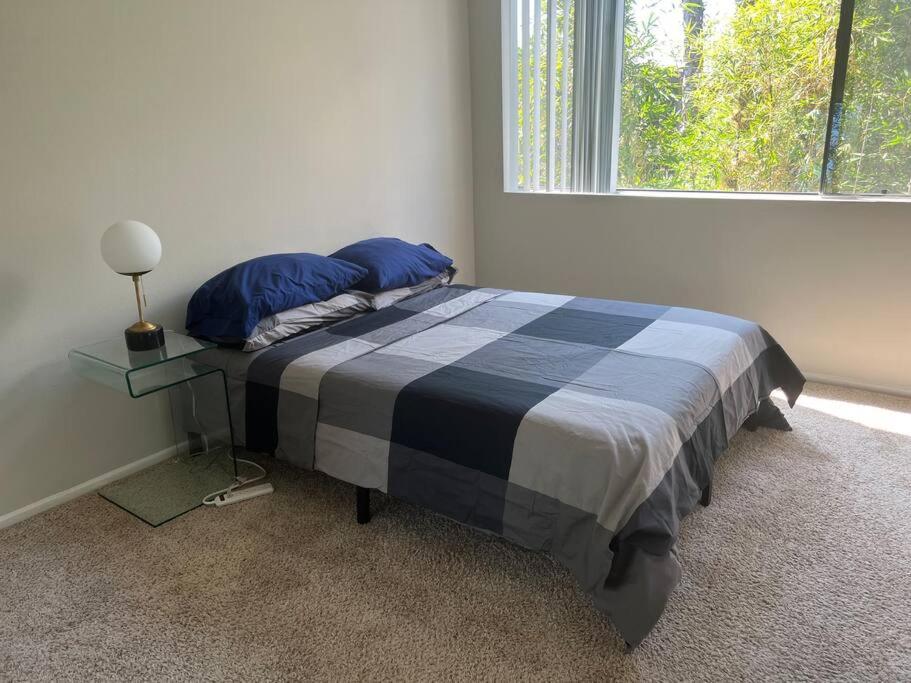 Cute and cozy apartment in WeHo.