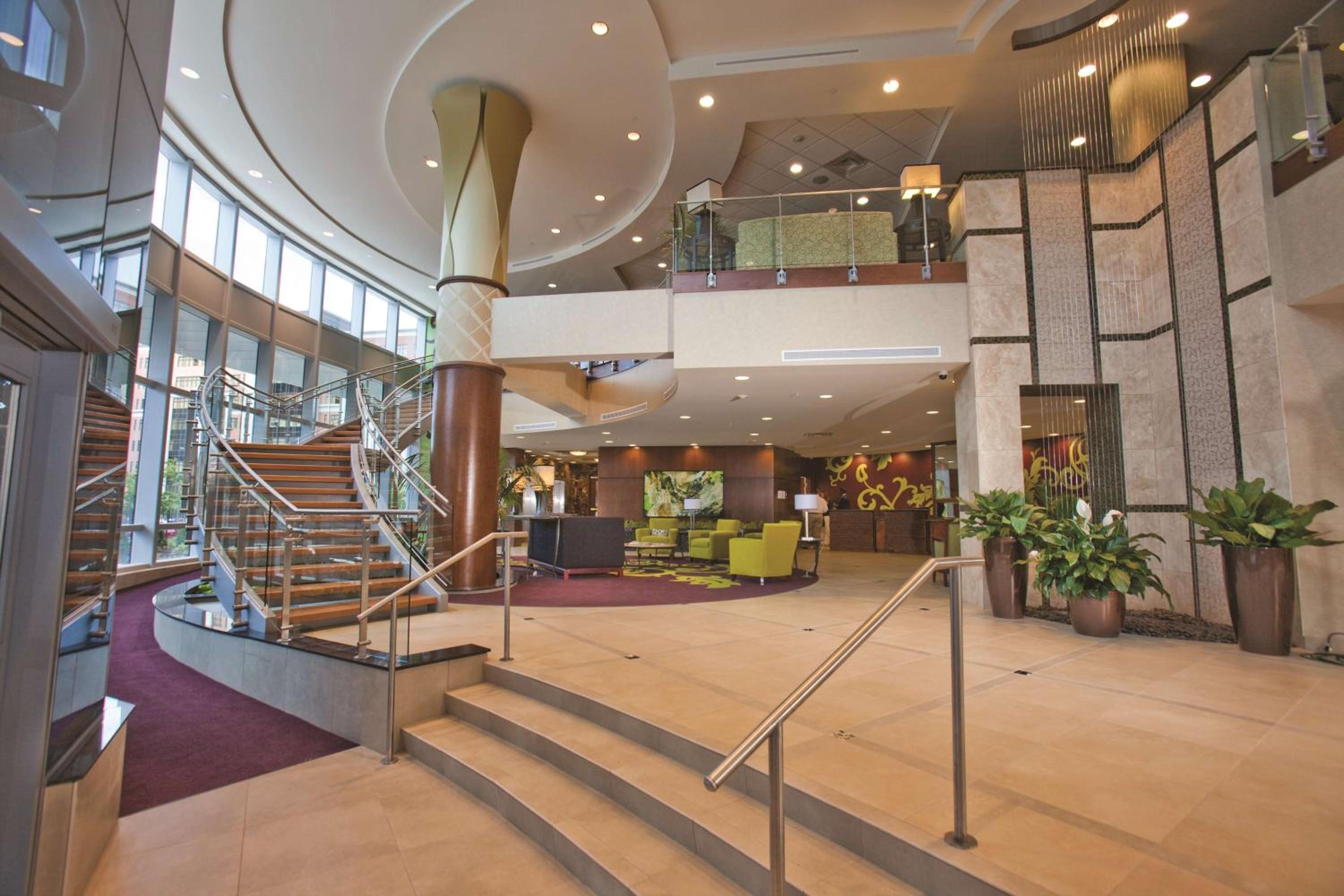 Buffalo Vacations - Embassy Suites Buffalo - Property Image 2