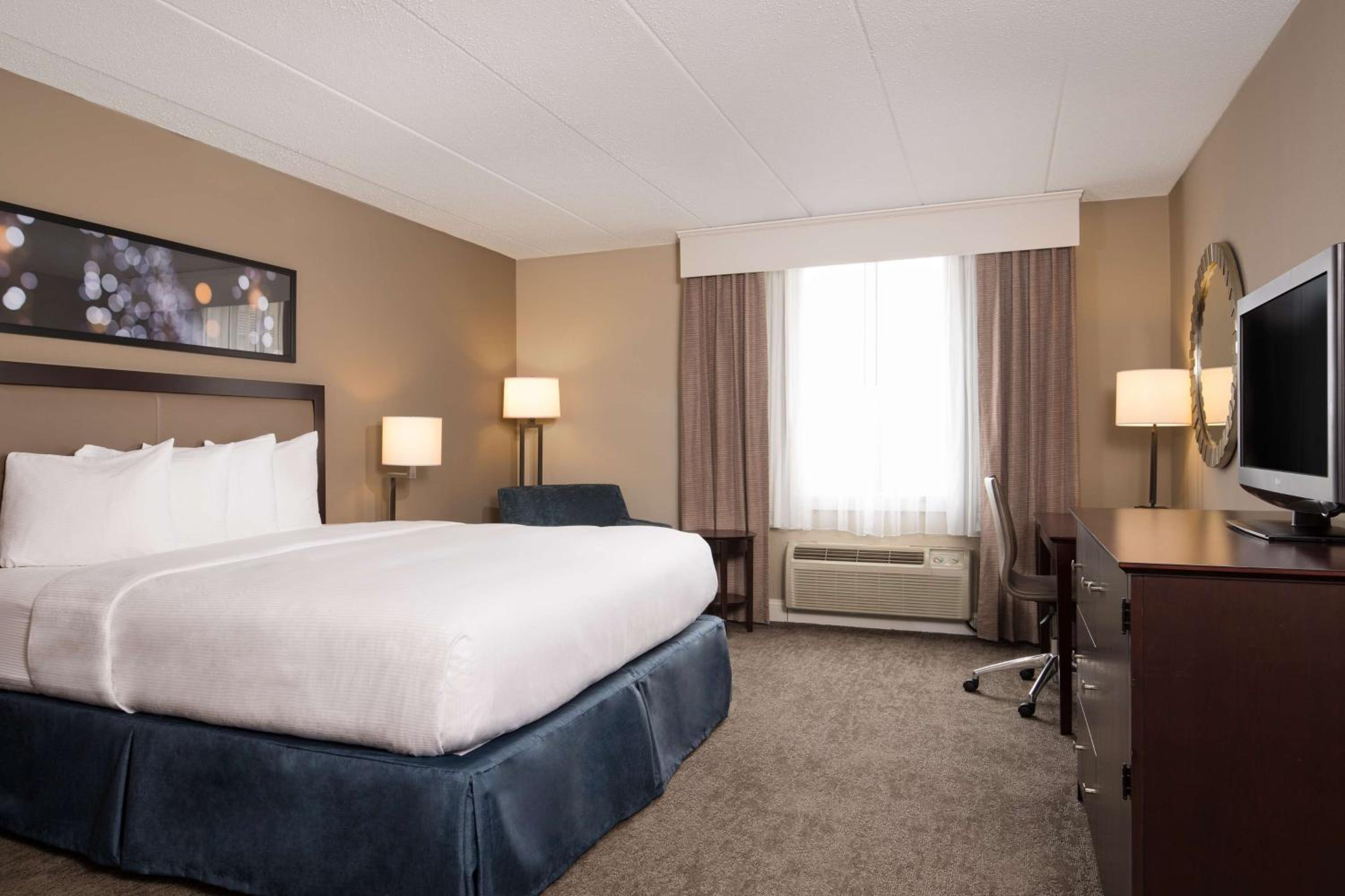 Laurel Vacations - Doubletree by Hilton Laurel, MD - Property Image 5