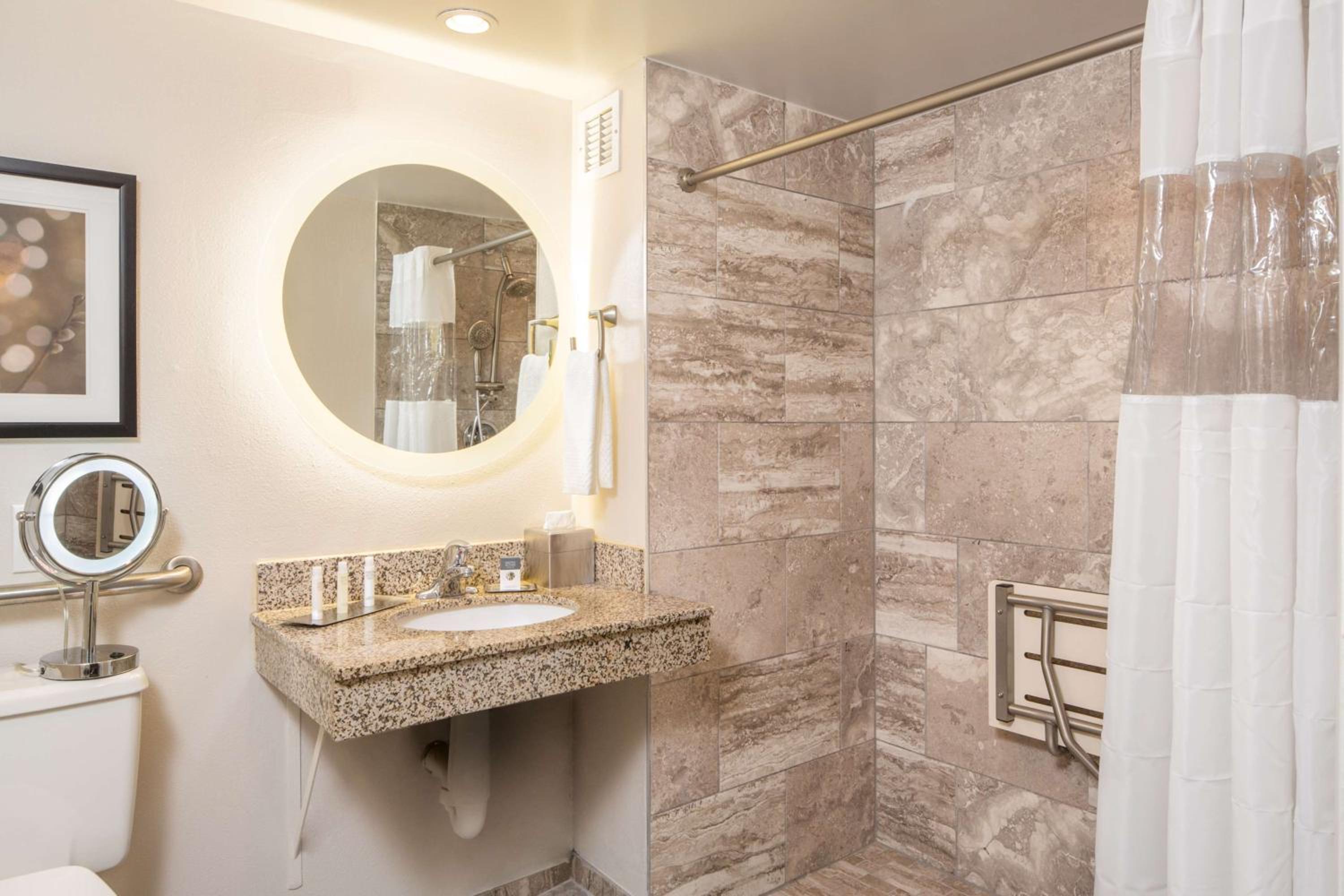 Laurel Vacations - Doubletree by Hilton Laurel, MD - Property Image 7