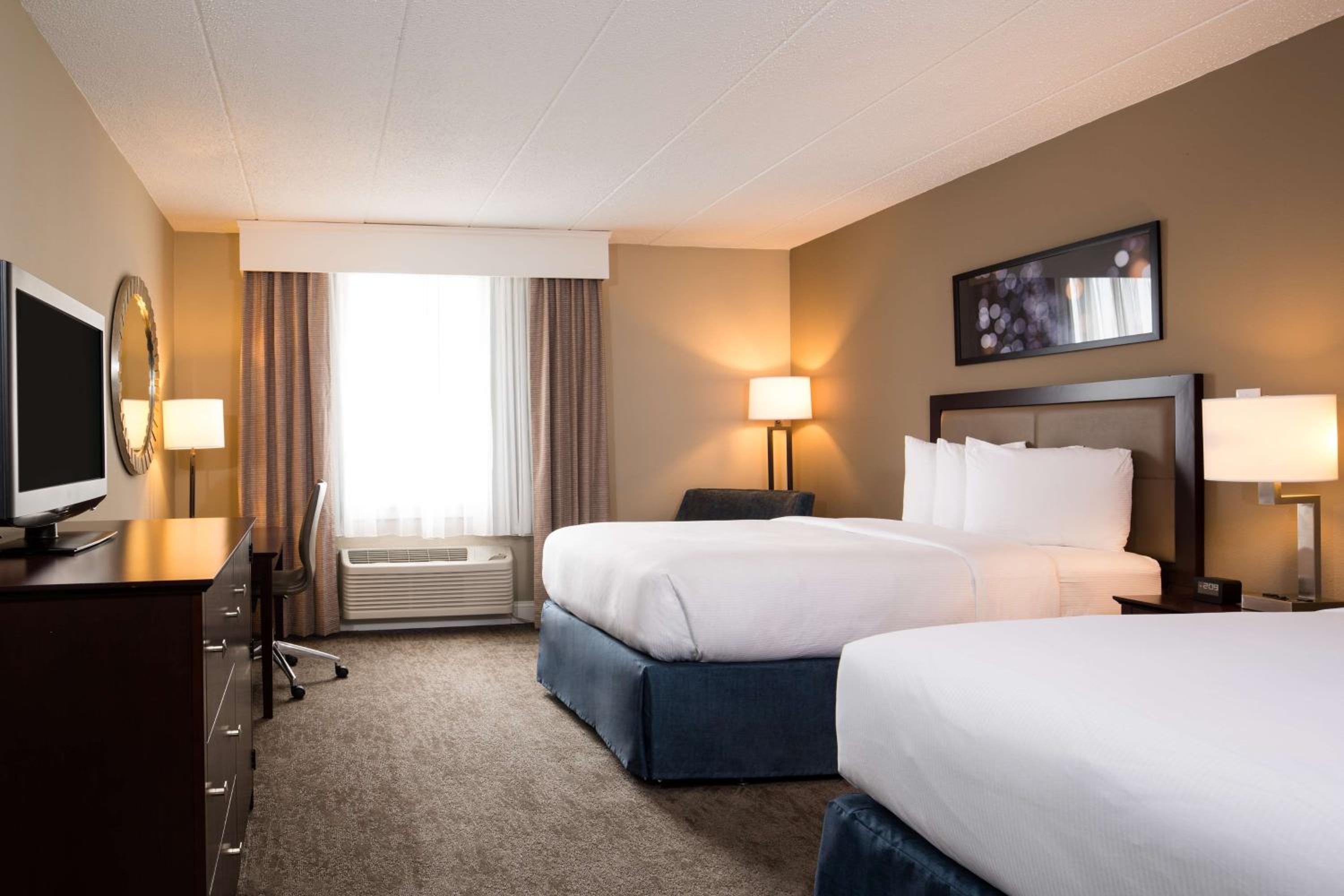 Laurel Vacations - Doubletree by Hilton Laurel, MD - Property Image 8