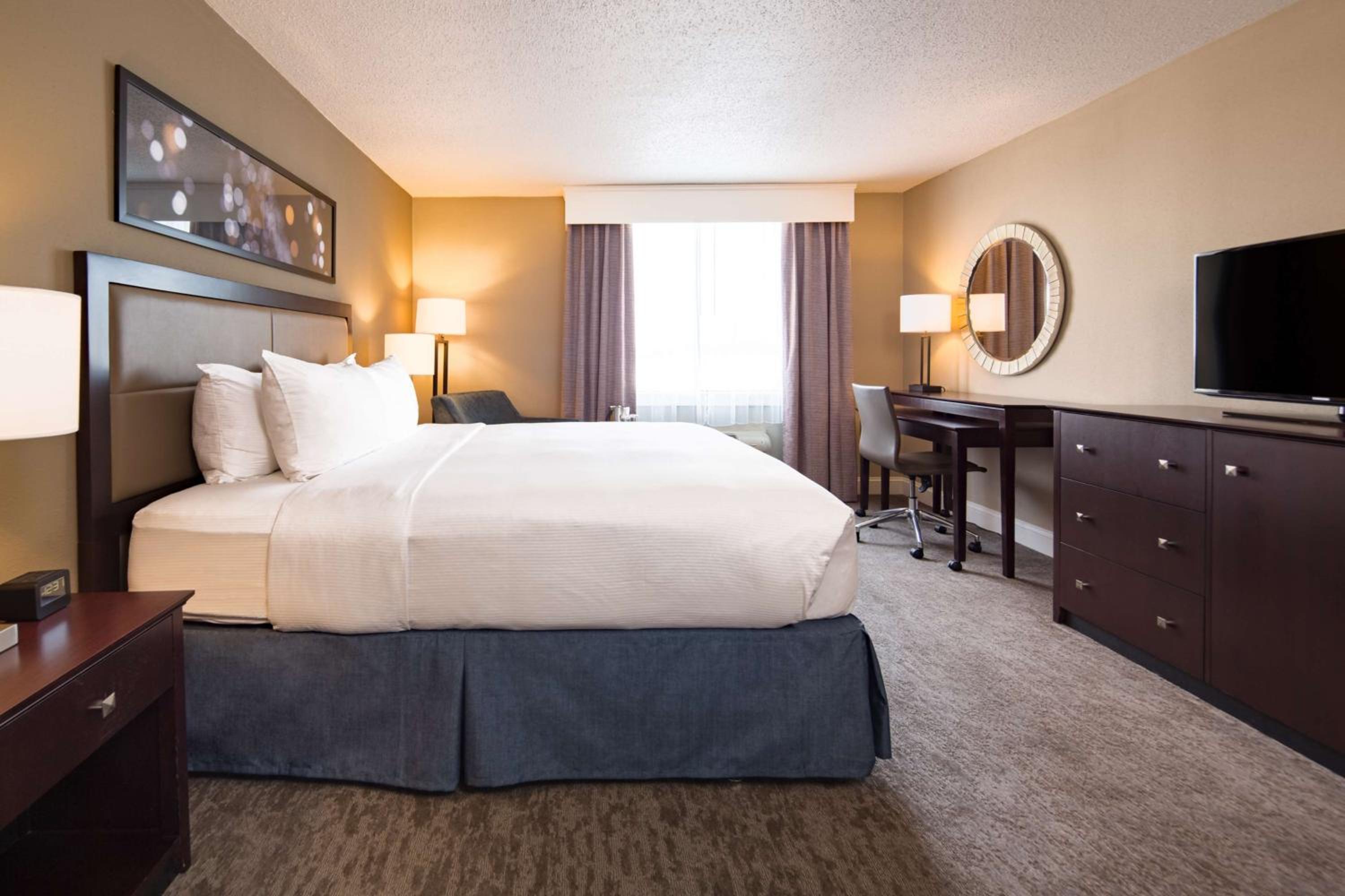 Laurel Vacations - Doubletree by Hilton Laurel, MD - Property Image 9