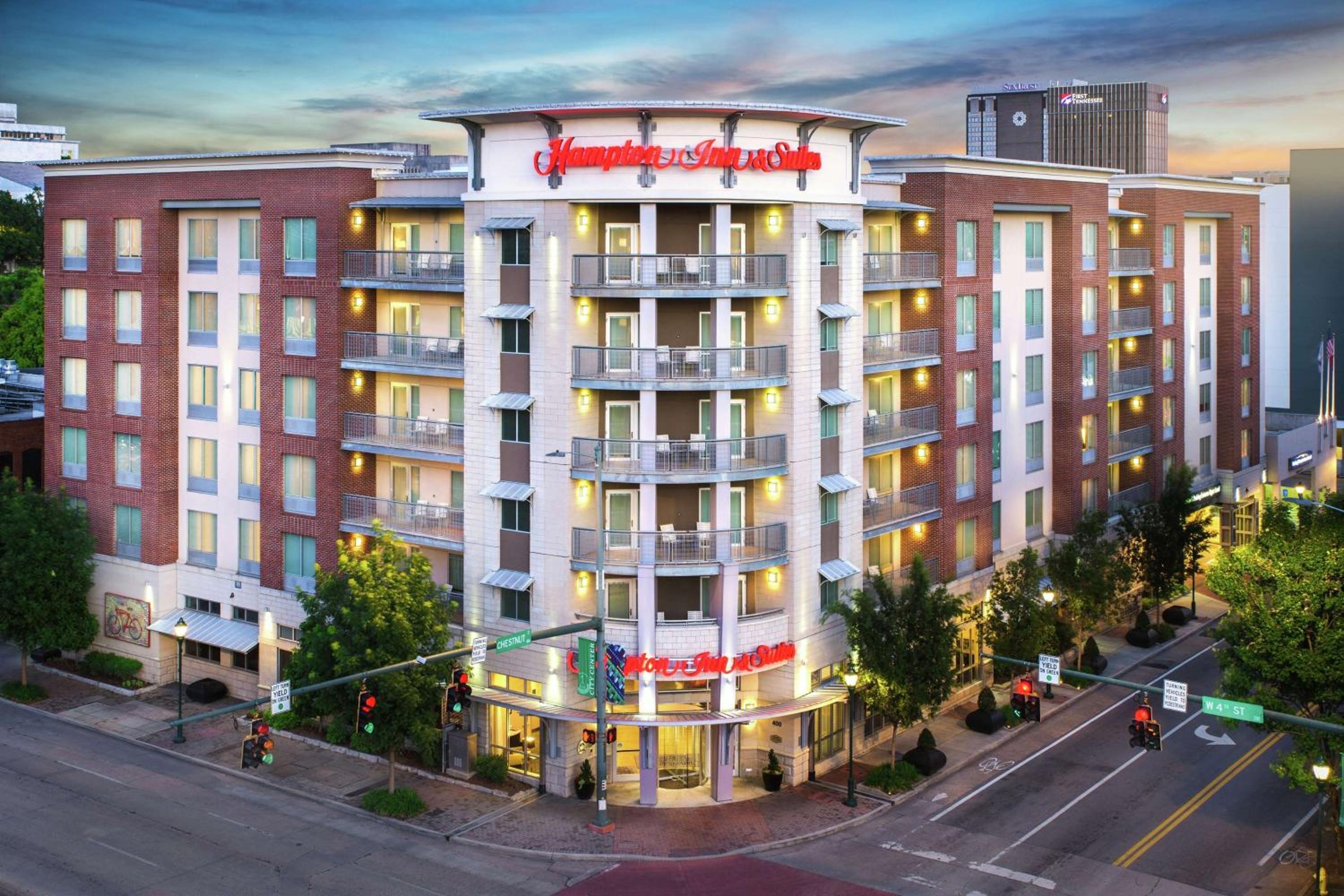Hotel Hampton Inn & Suites Chattanooga Downtown - Image 1