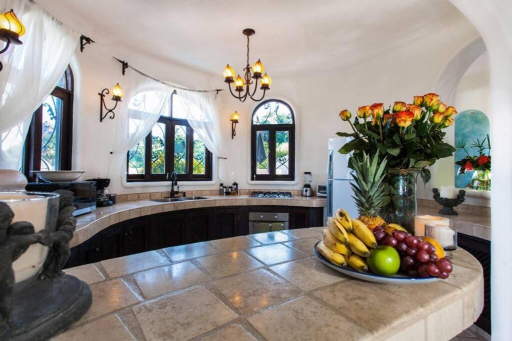 Casa Lorca overlooking the sea