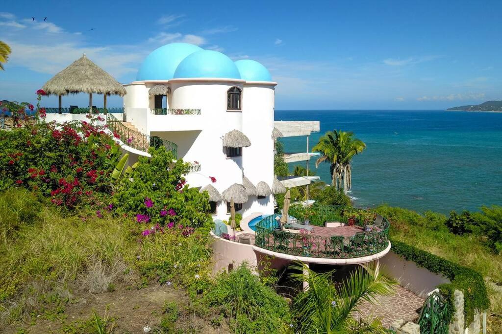 Casa Lorca overlooking the sea