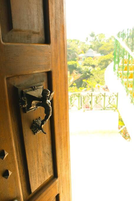 Casa Lorca overlooking the sea