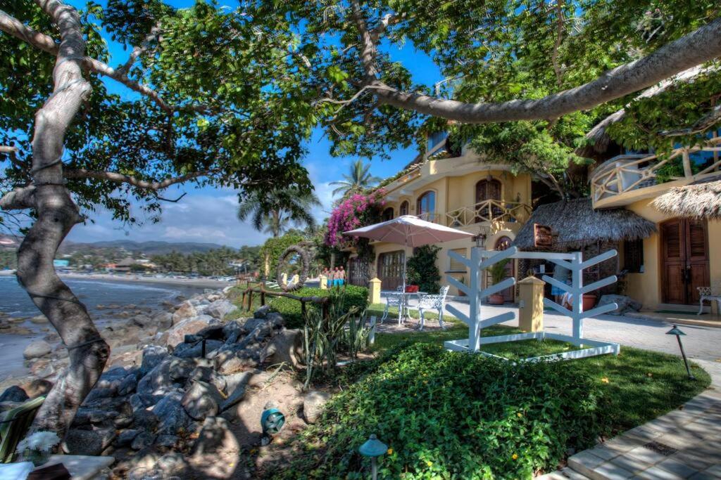 Casa Lorca overlooking the sea