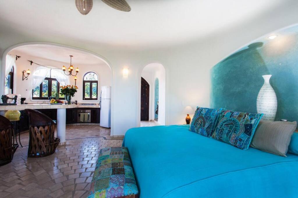 Casa Lorca overlooking the sea