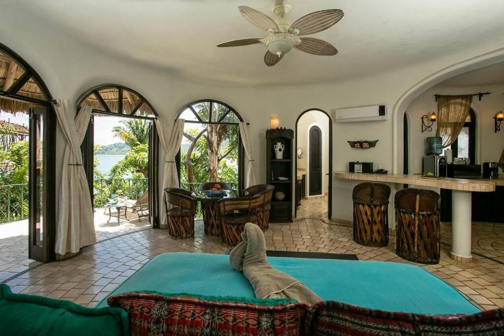 Casa Lorca overlooking the sea