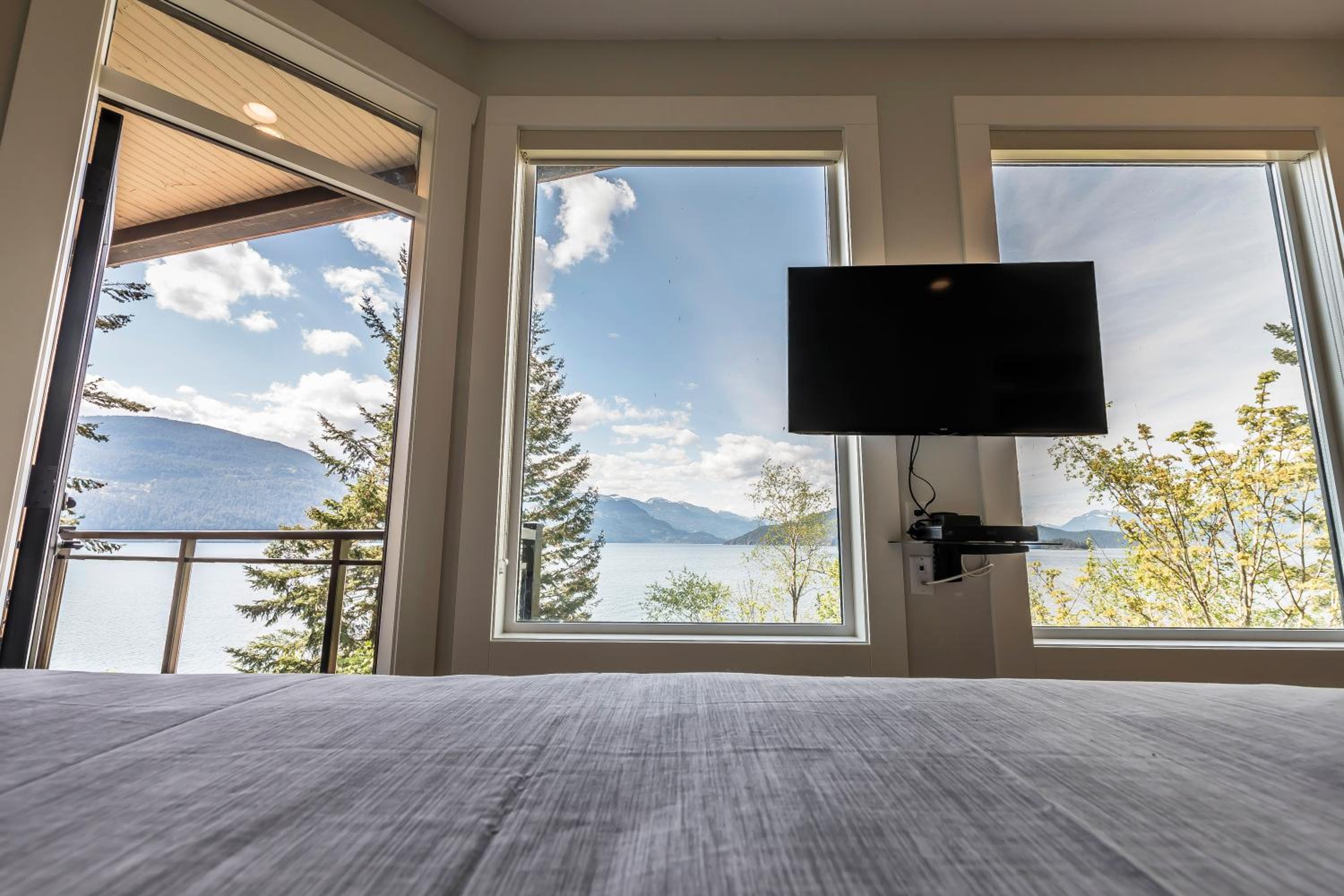 The Lodge on Harrison Lake