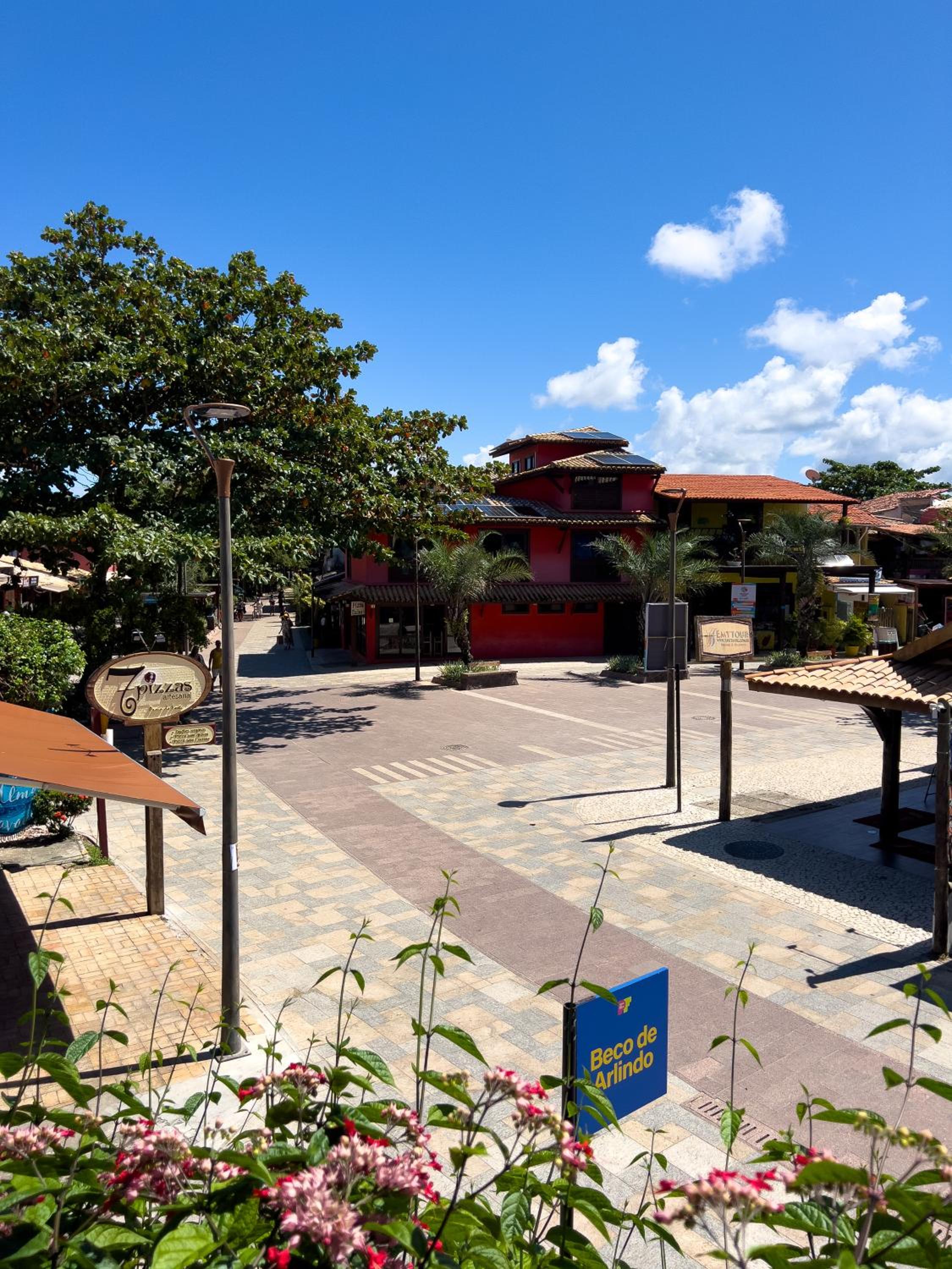 Localização Incrível - Praia e Vila view 3