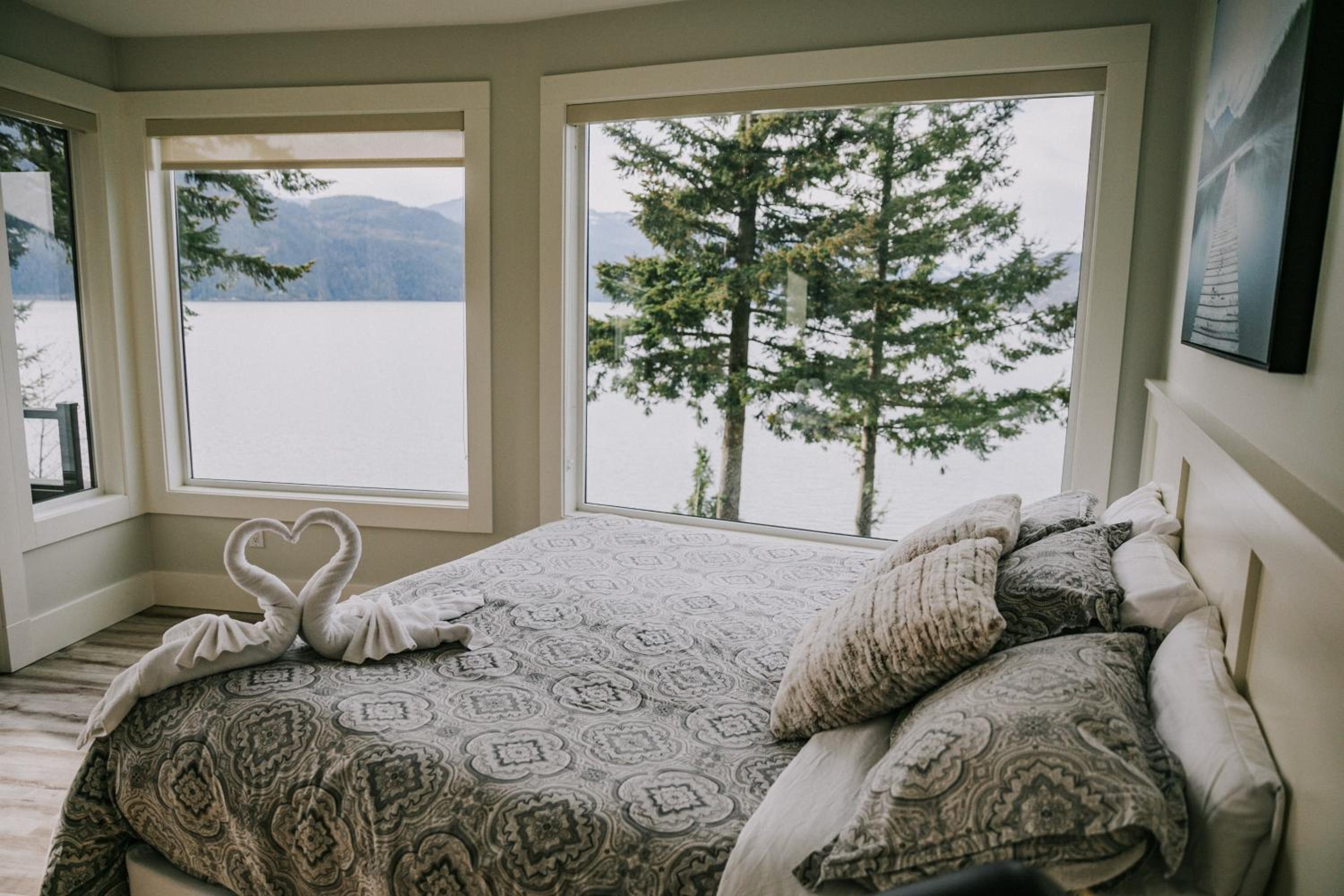 The Lodge on Harrison Lake