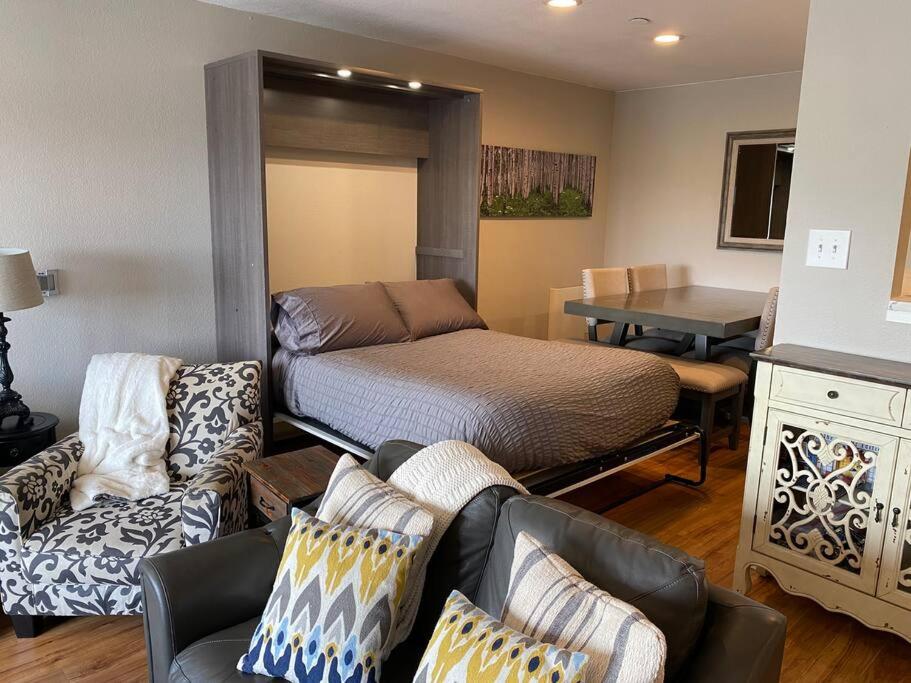 Great Location! Downtown WP with Hot Tub! Sleeps 6! view 5