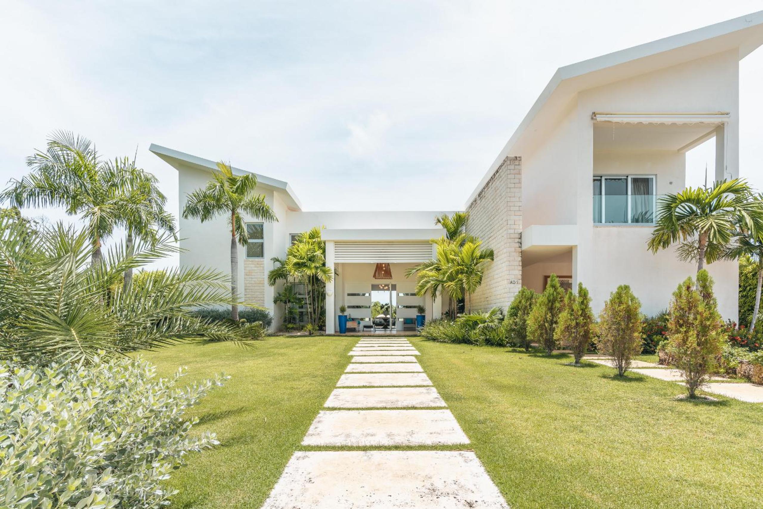 Luxury lakefront vacation paradise!
