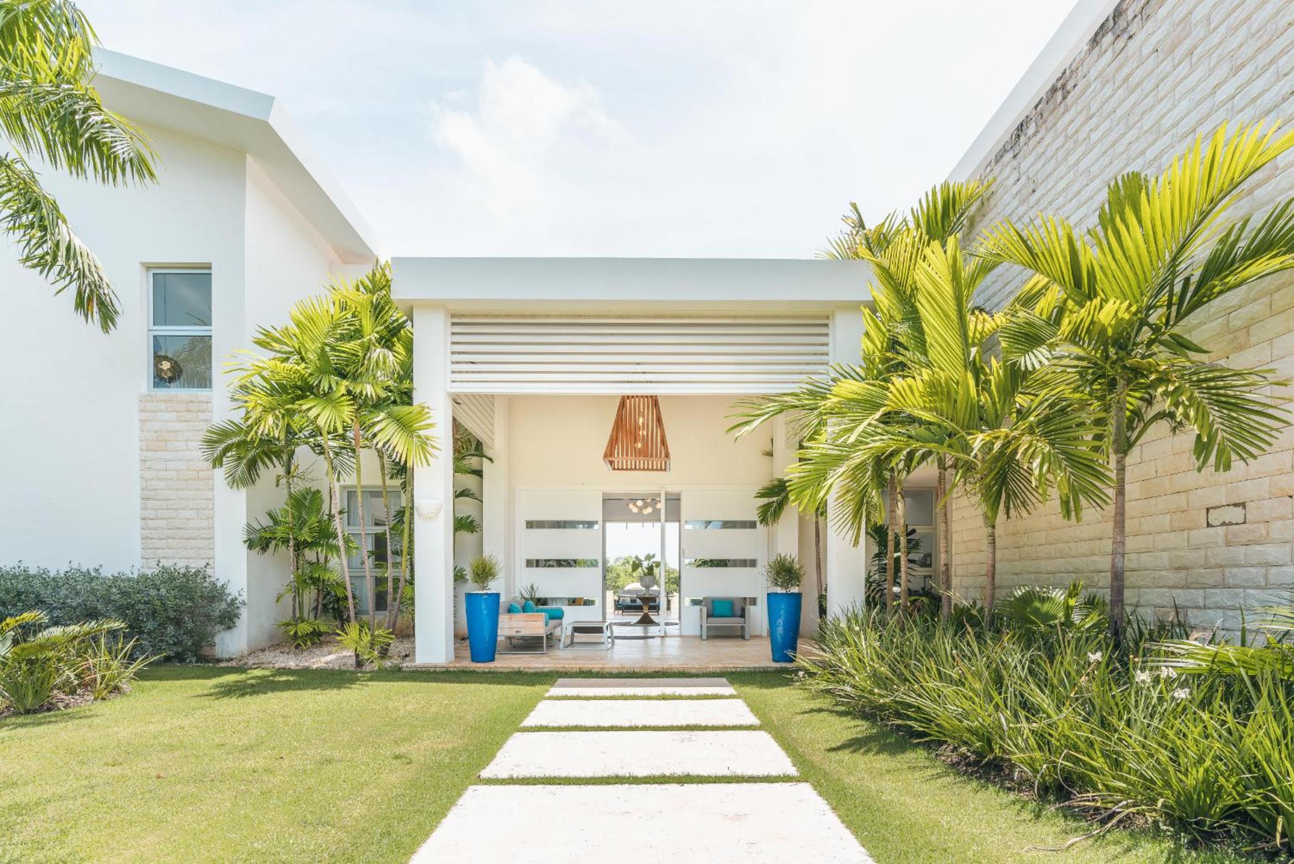 Luxury lakefront vacation paradise!