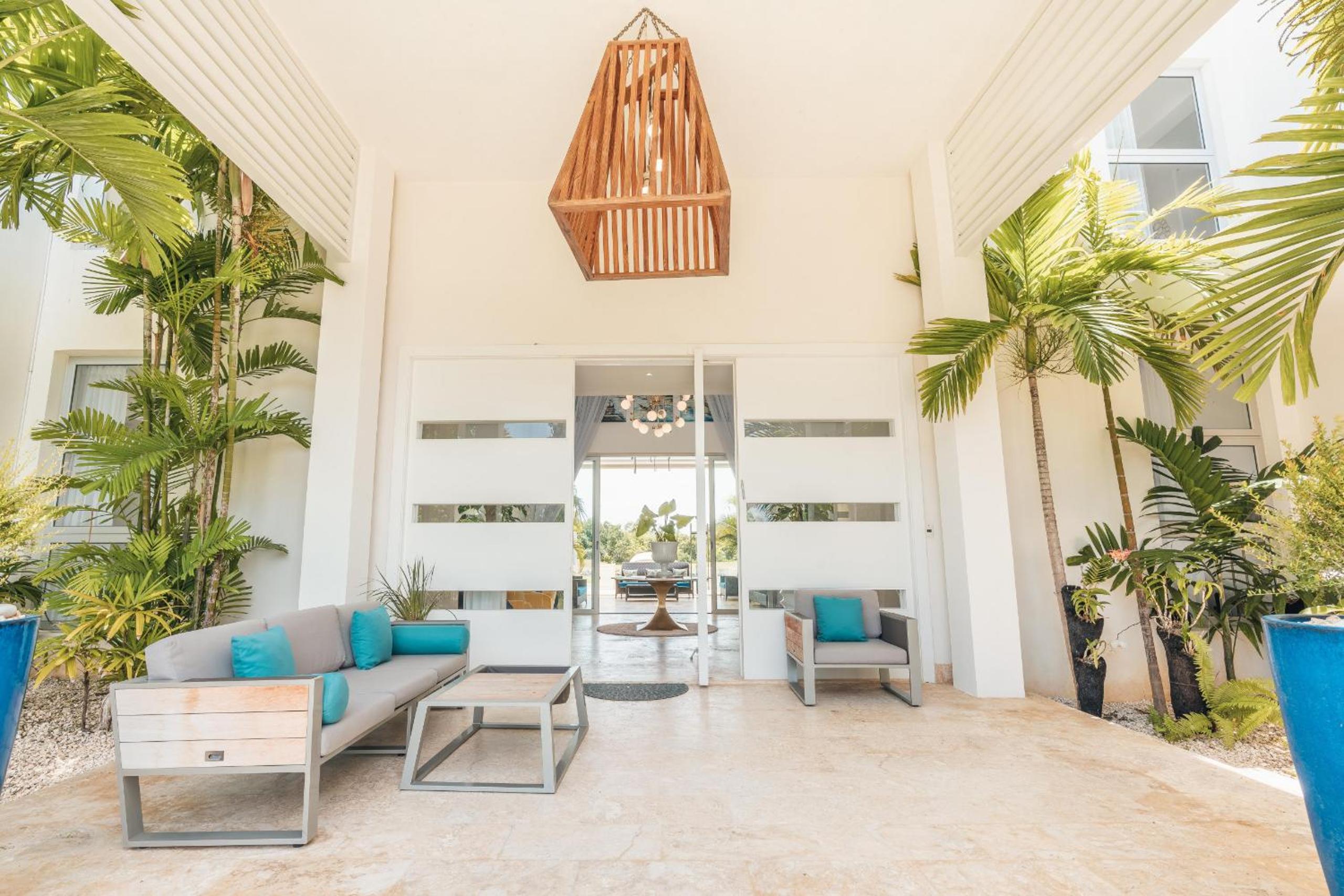 Luxury lakefront vacation paradise!