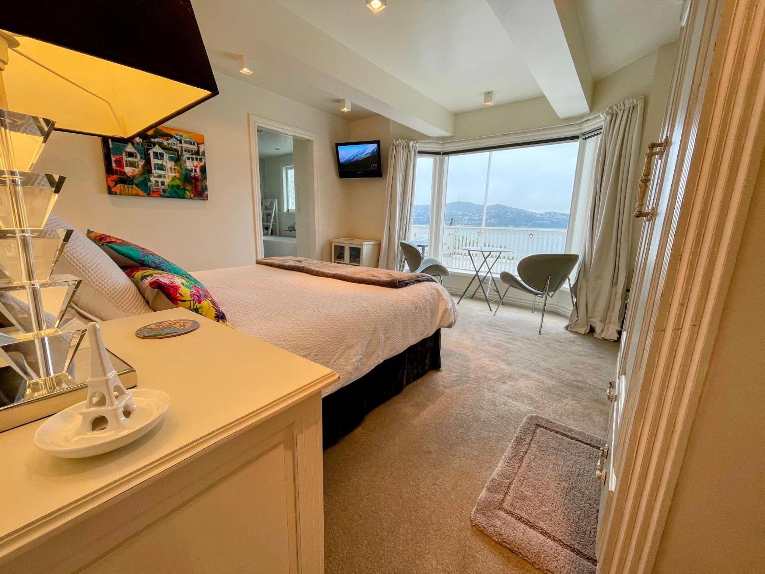 Incredible Views! Luxurious Studio & Outdoor Living