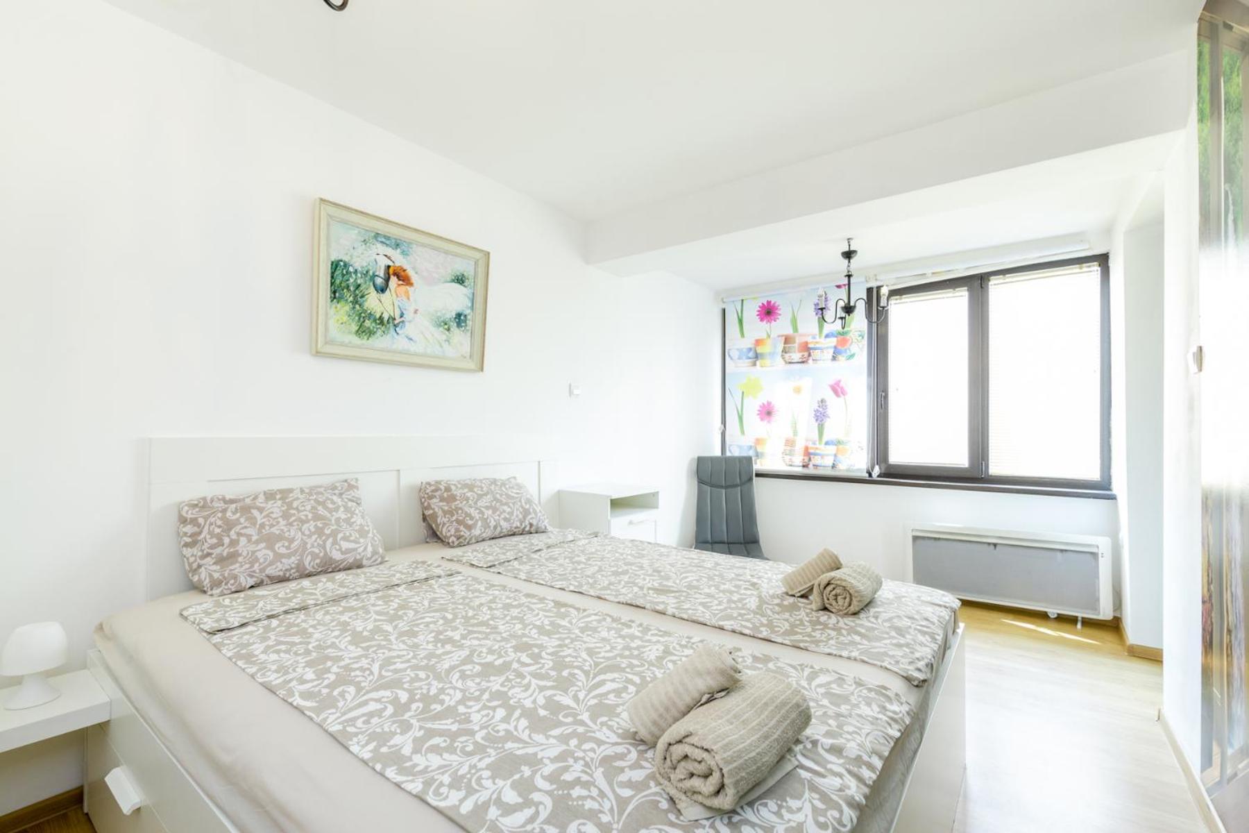 The White Apartment 3BR - free parking