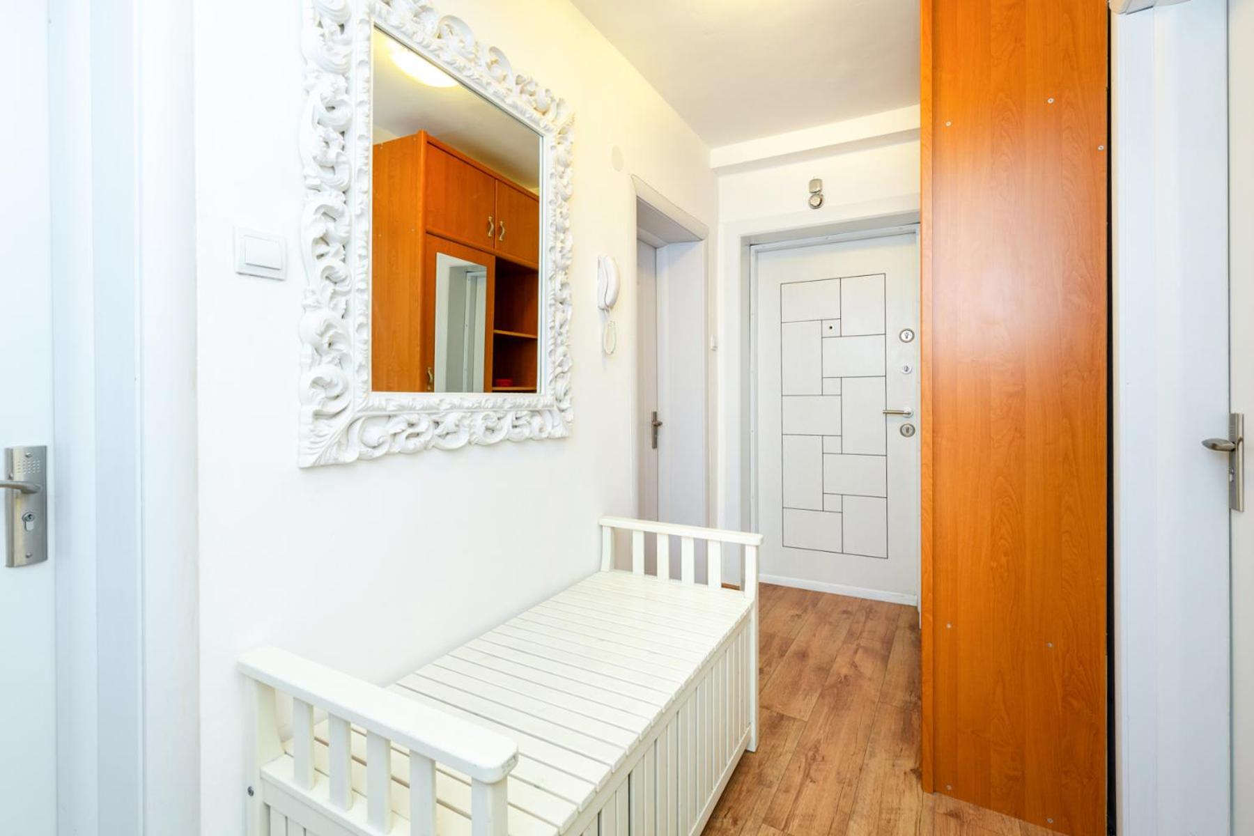 The White Apartment 3BR - free parking