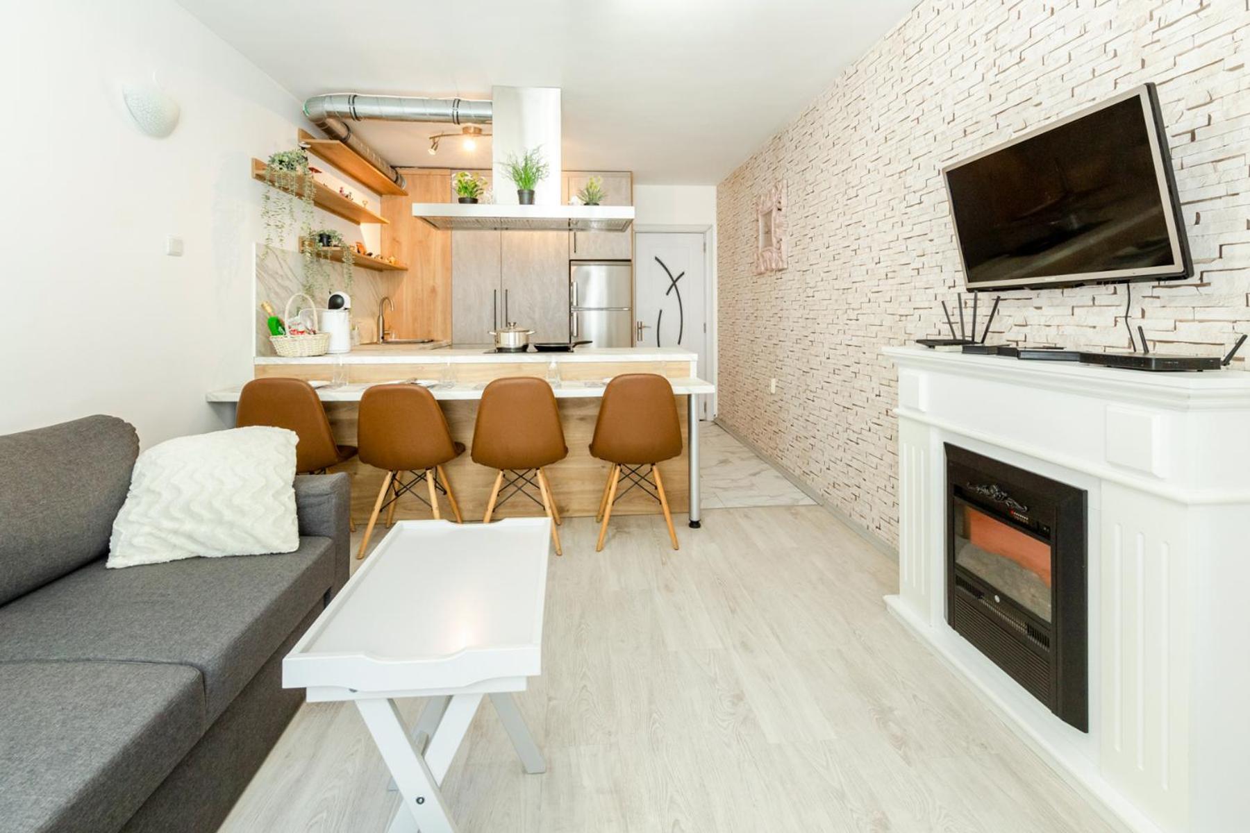 The White Apartment 3BR - free parking