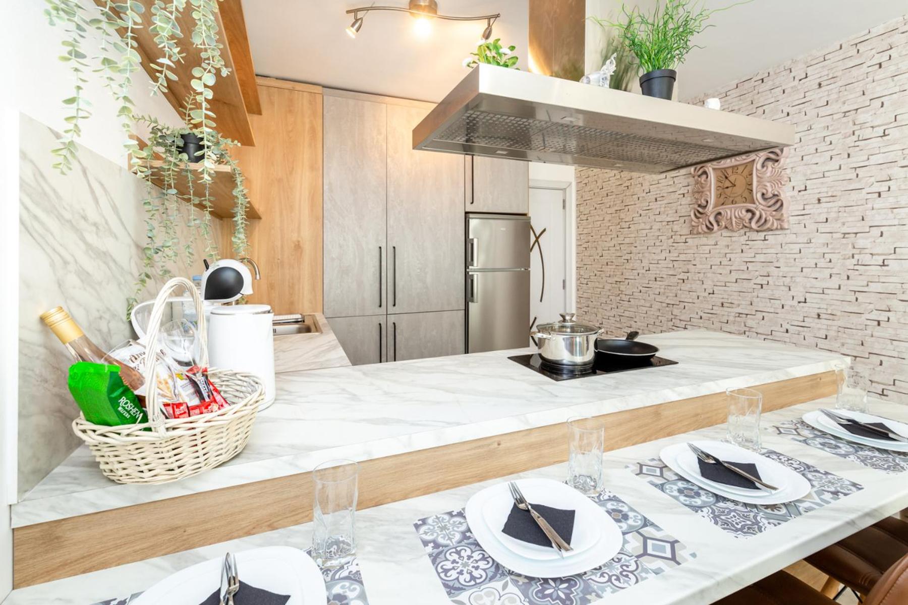 The White Apartment 3BR - free parking