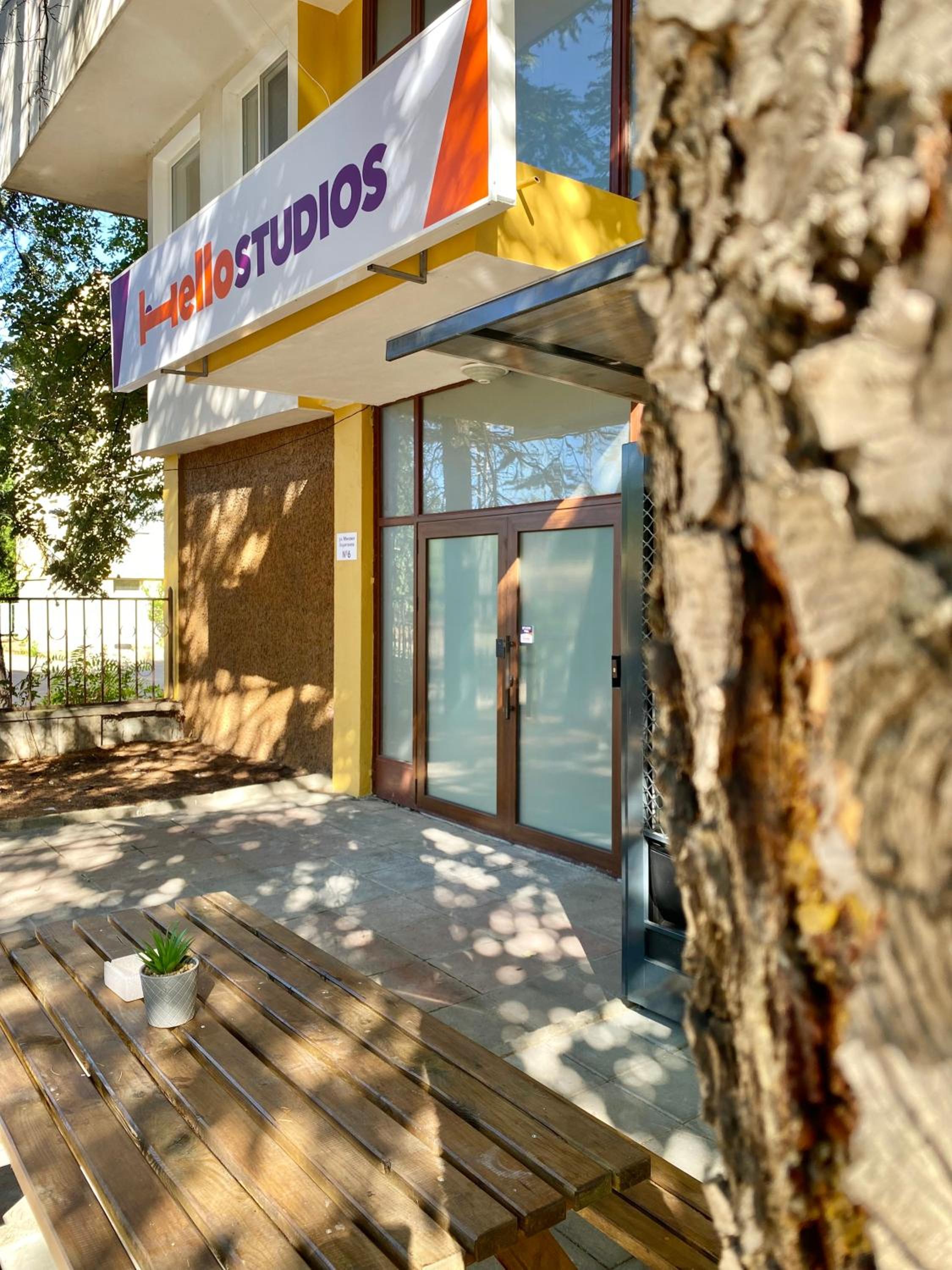 Hello Studios Budget Stays Free Parking & Wifi