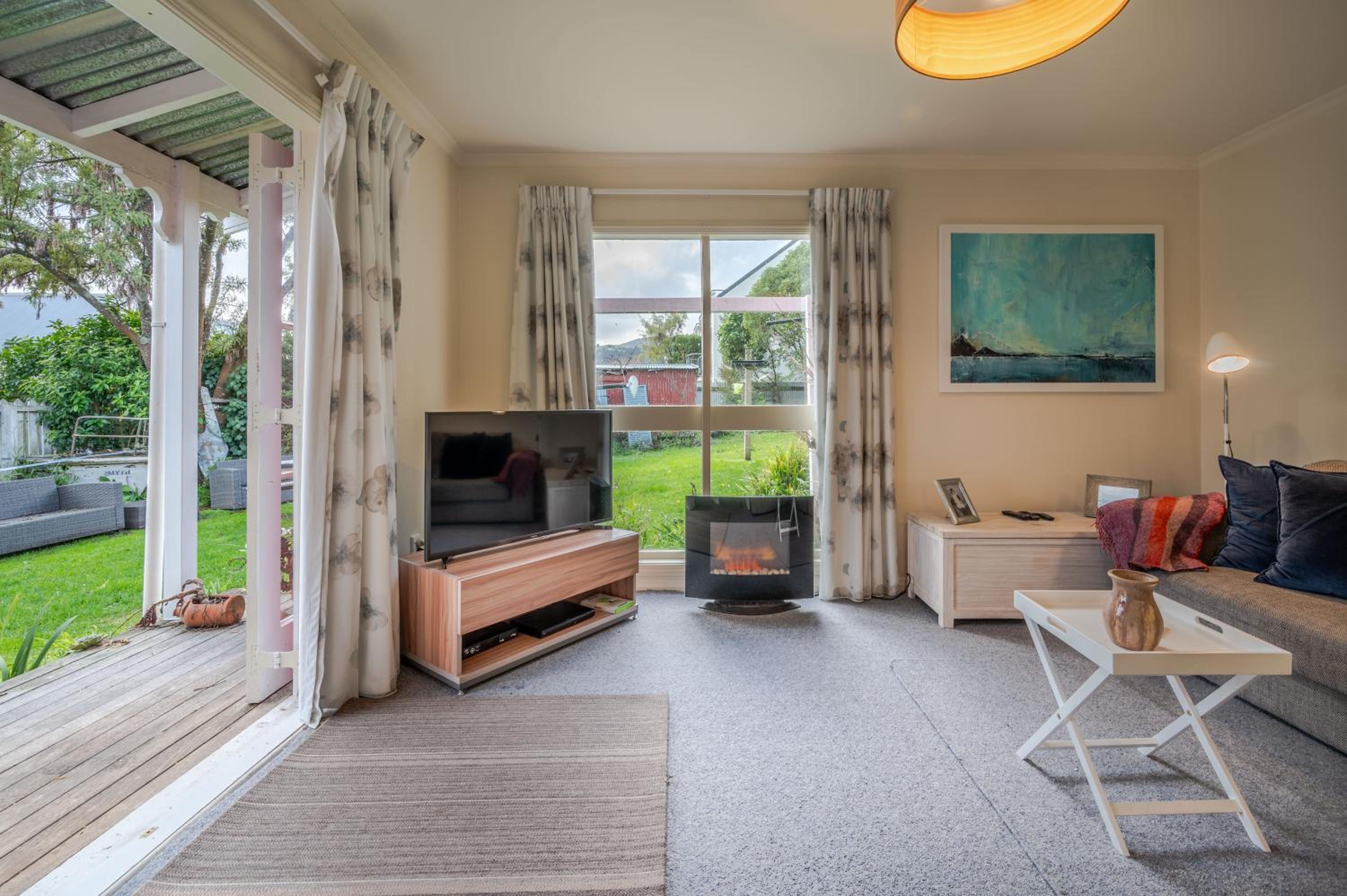 Bruce Cottage - Akaroa Holiday Home view 5