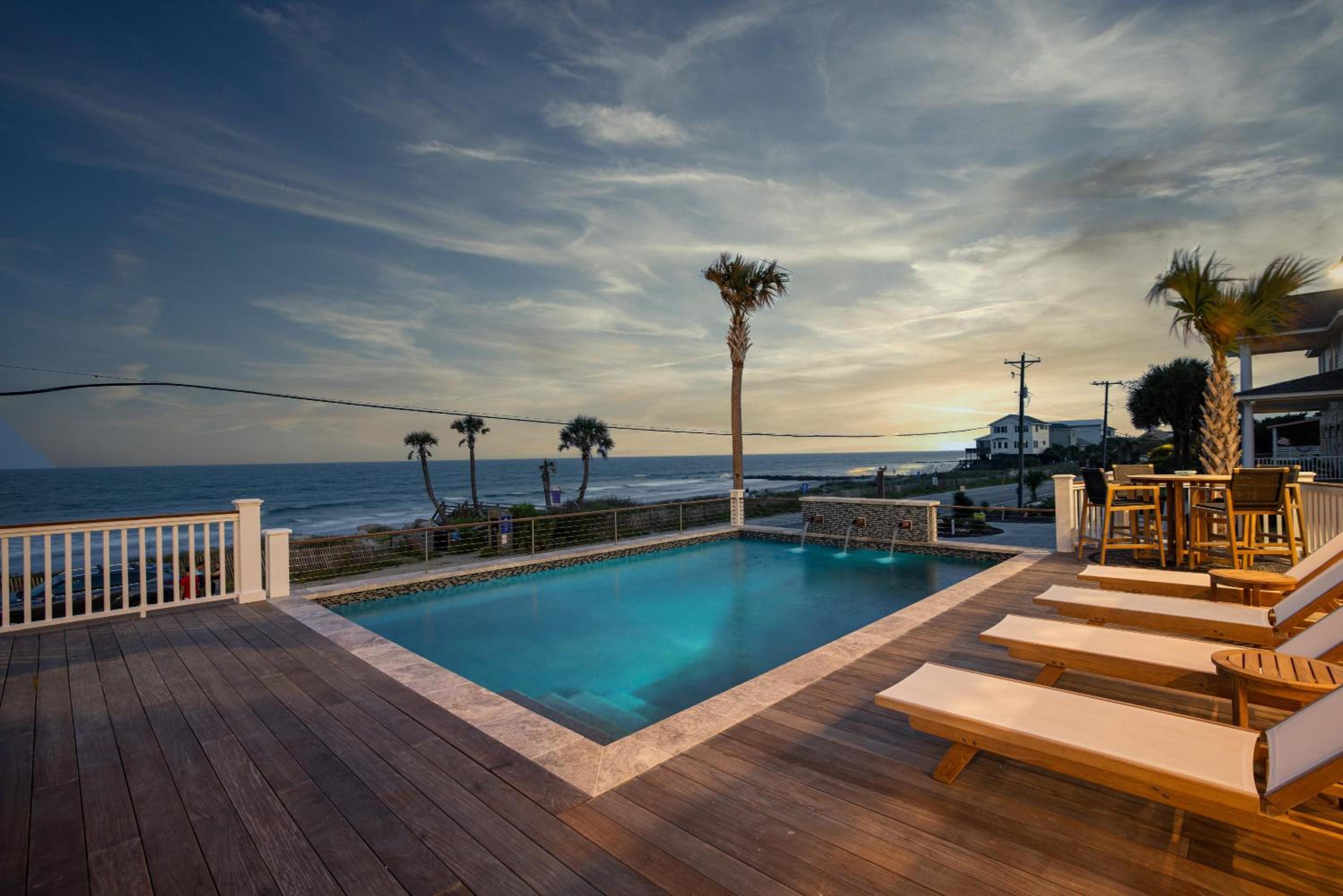 Beachfront Pool Outdoor Kitchen Firepit Putting Green view 3