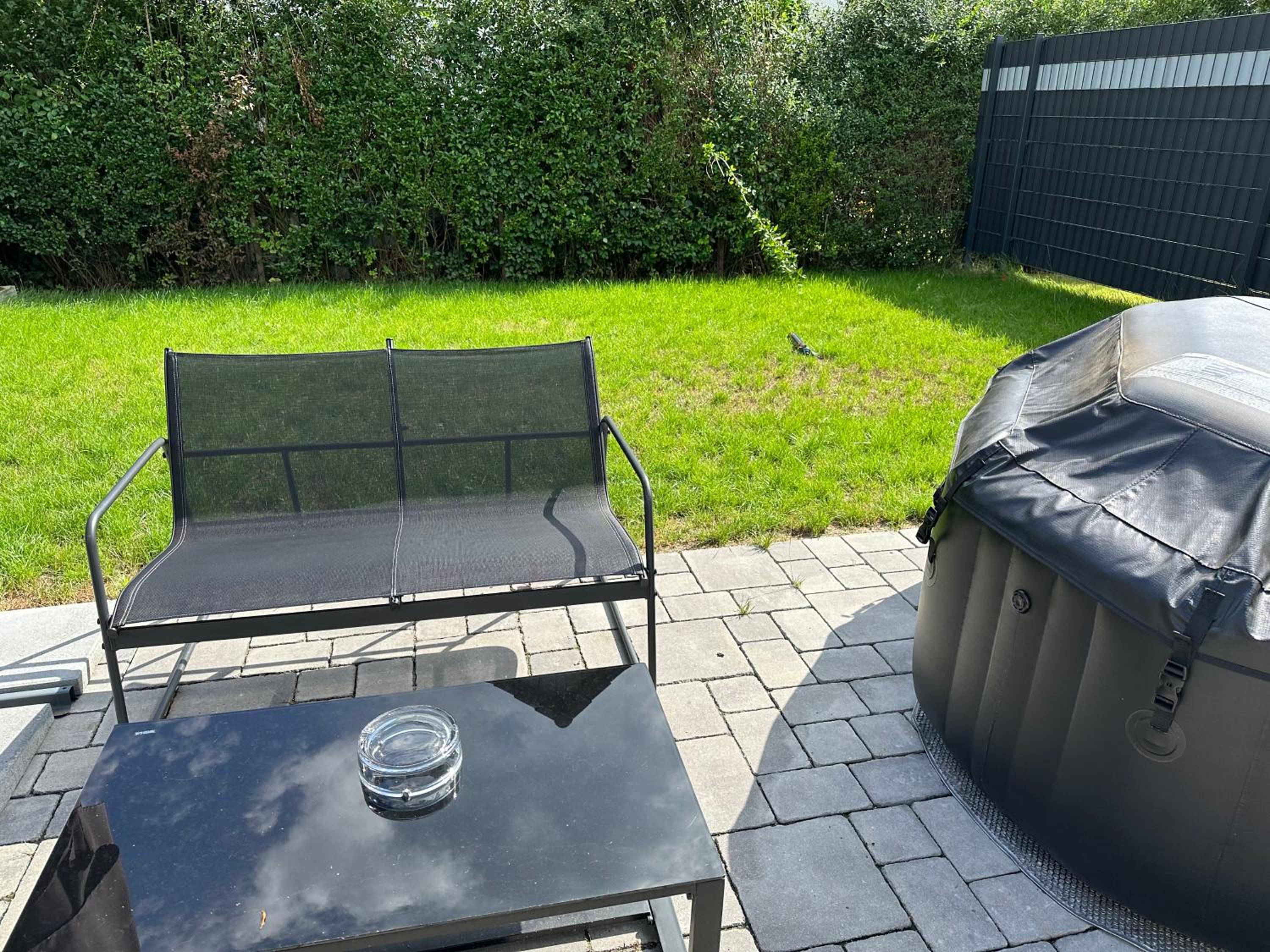 Traumhafte Haushälfte mit Kamin, Garten & Whirlpool
