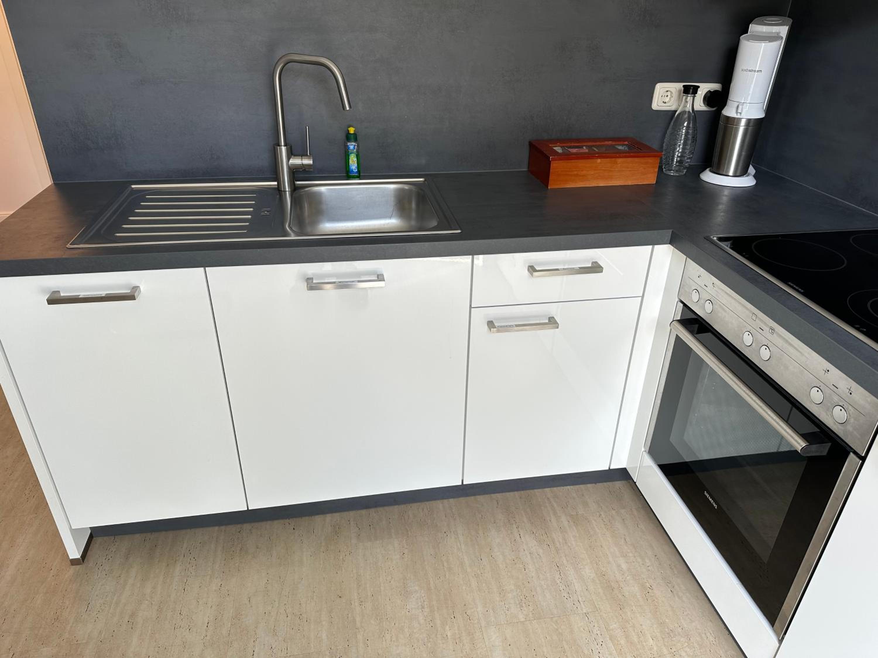 Traumhafte Haushälfte mit Kamin, Garten & Whirlpool