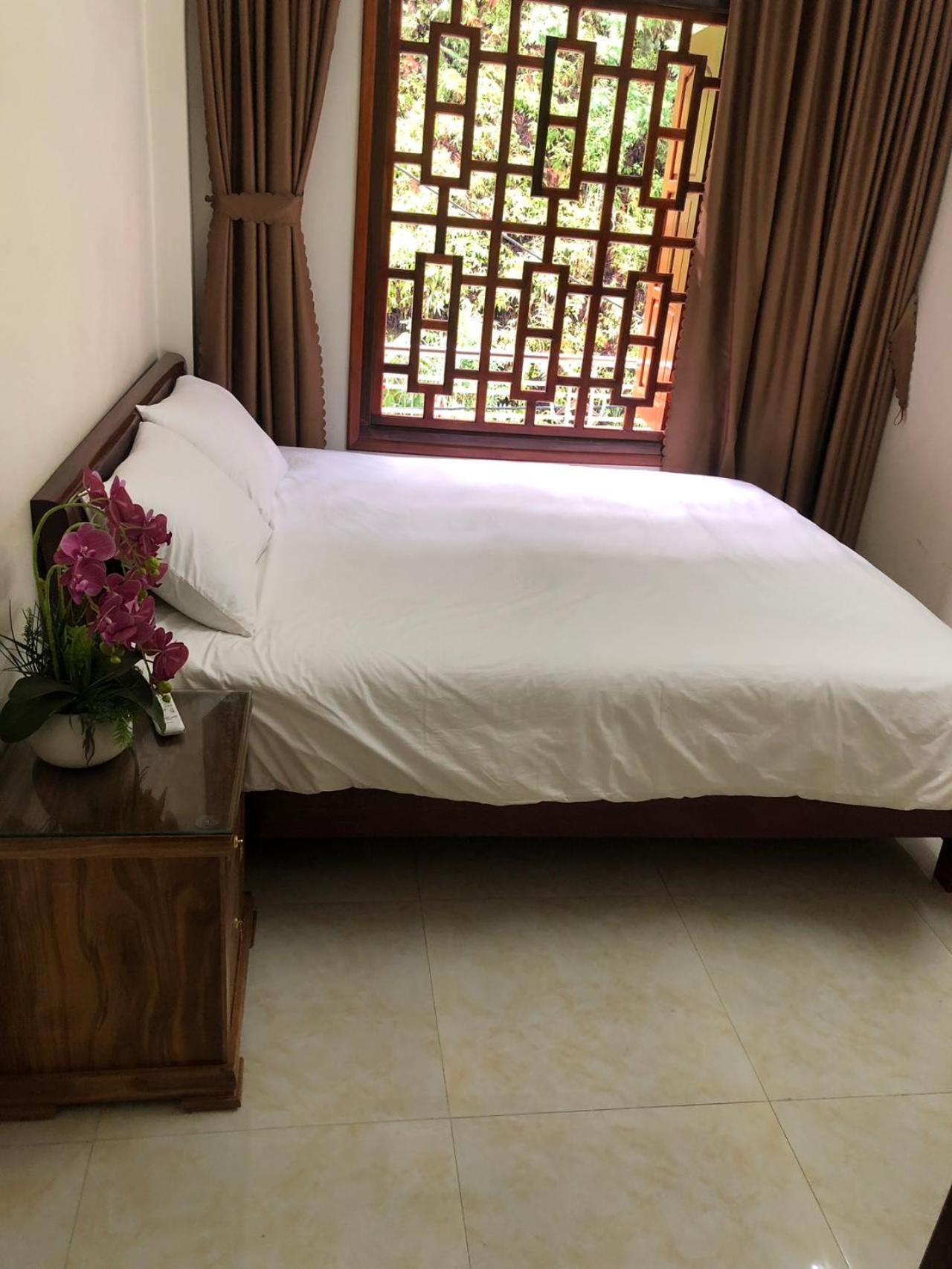 Holly's Hostel Ha Giang B&B view 3