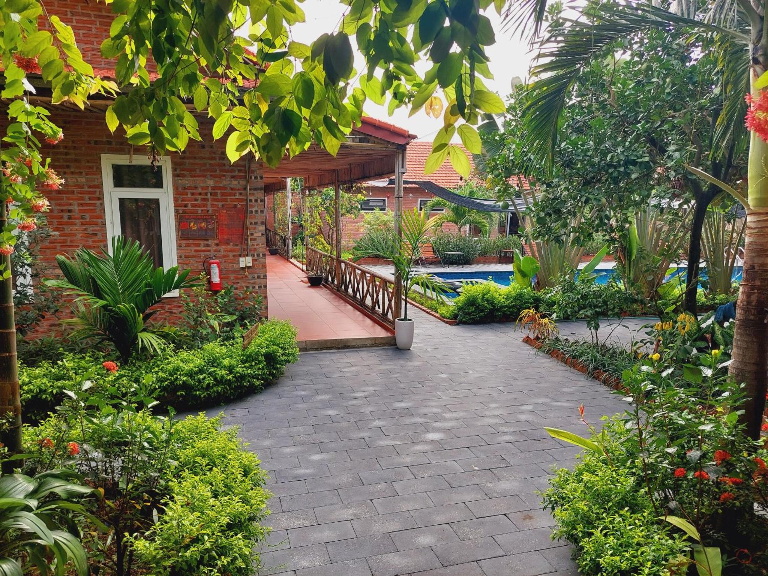 Ninh Binh Mountain Side Homestay & Cafe