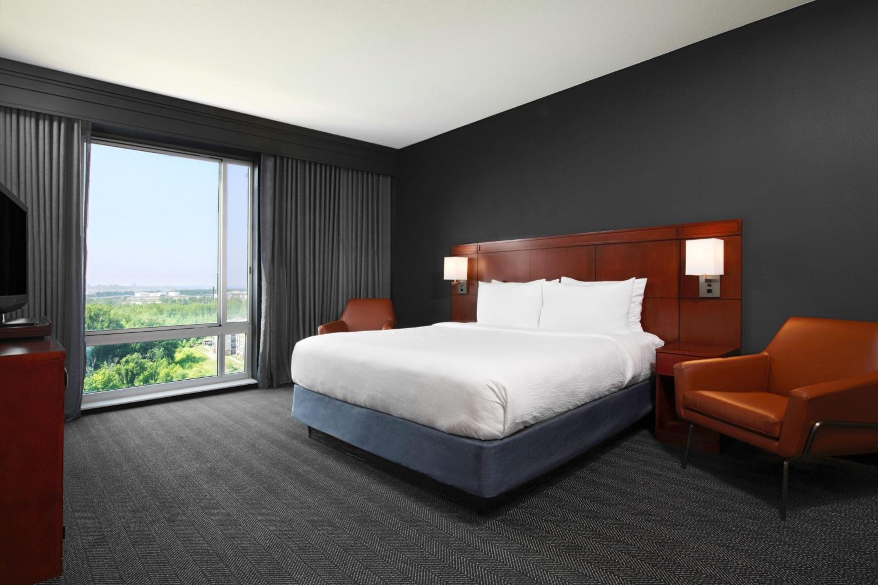 Kansas City Vacations - Courtyard Kansas City at Briarcliff - Property Image 2