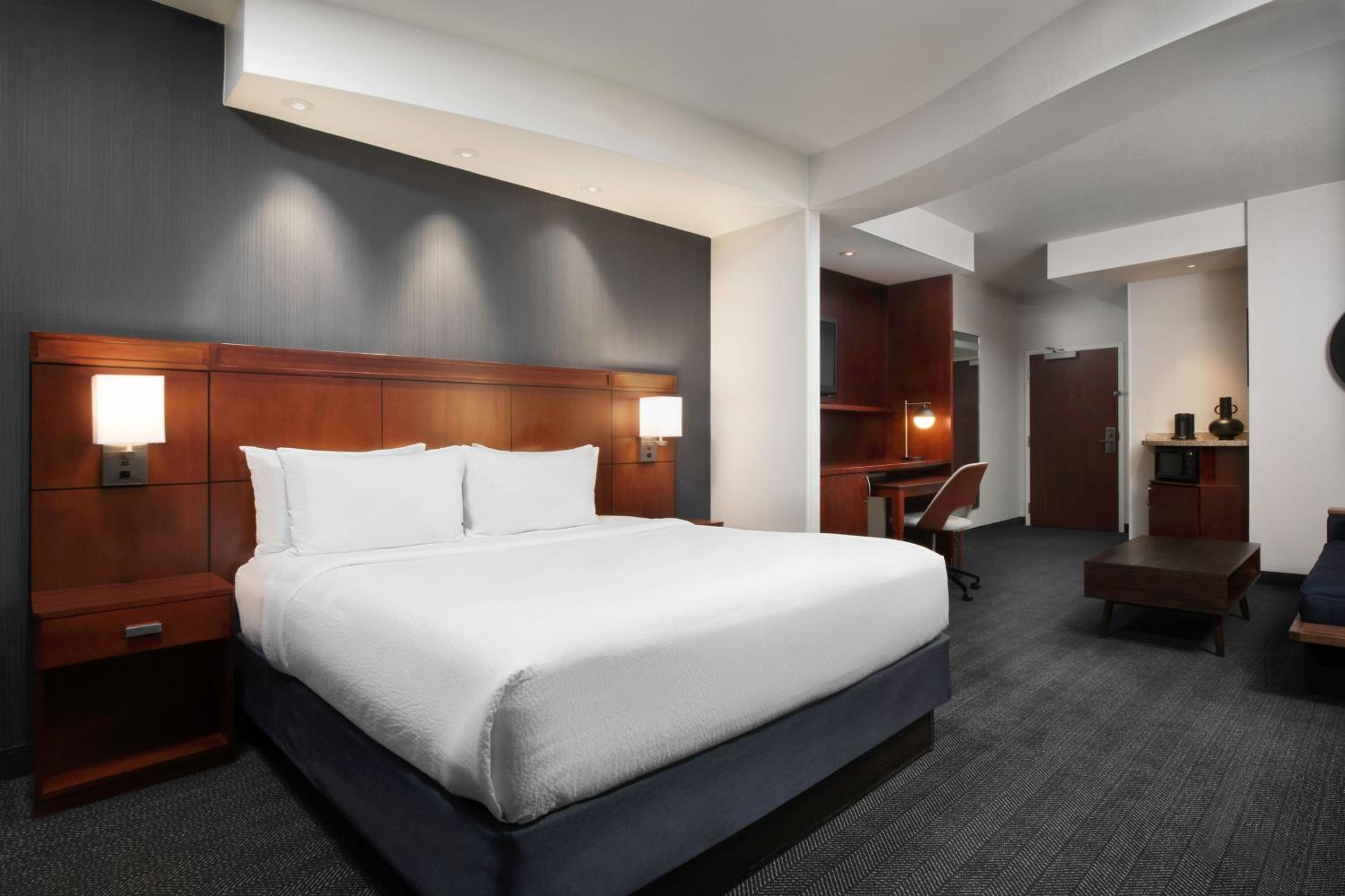 Kansas City Vacations - Courtyard Kansas City at Briarcliff - Property Image 3