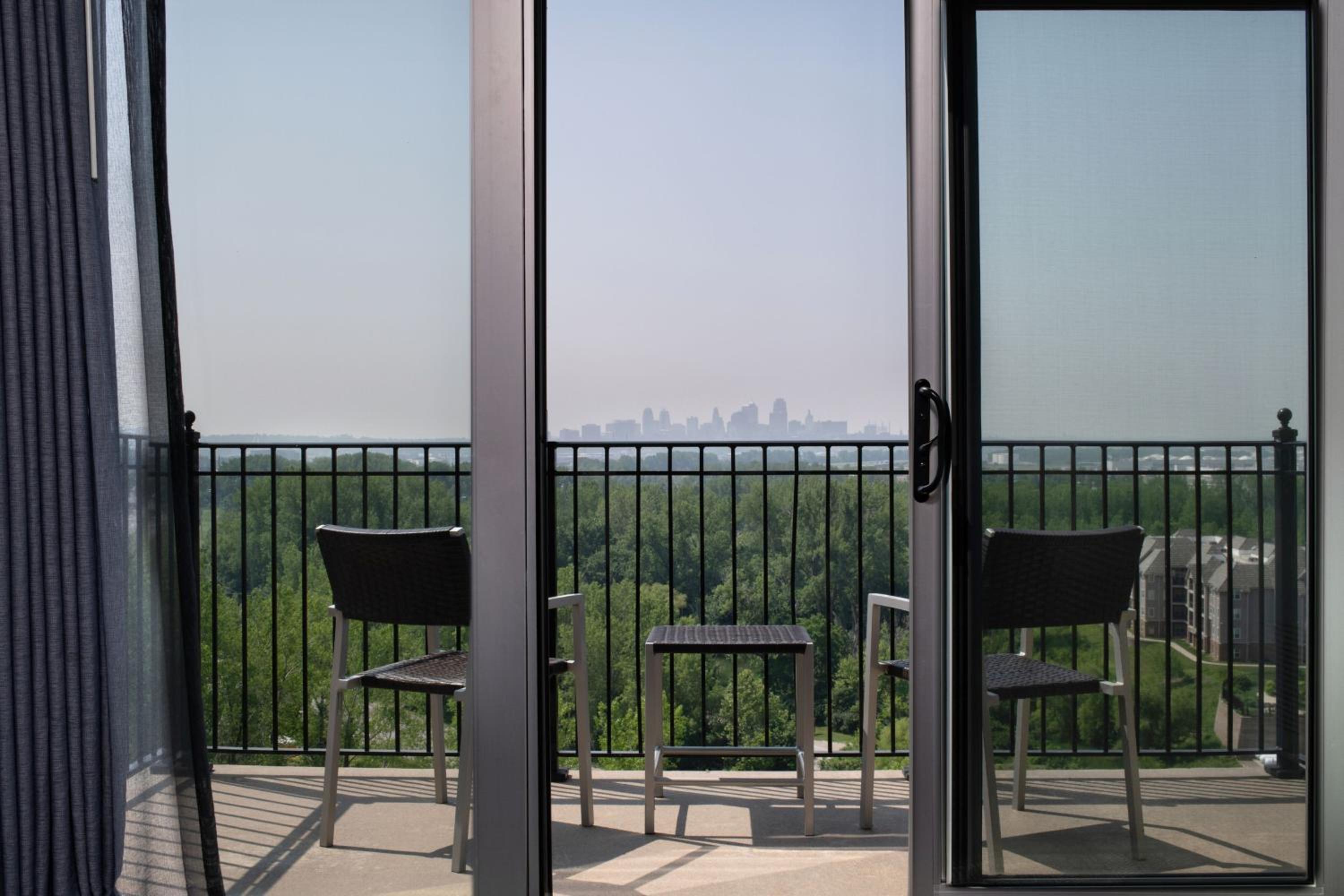 Kansas City Vacations - Courtyard Kansas City at Briarcliff - Property Image 8