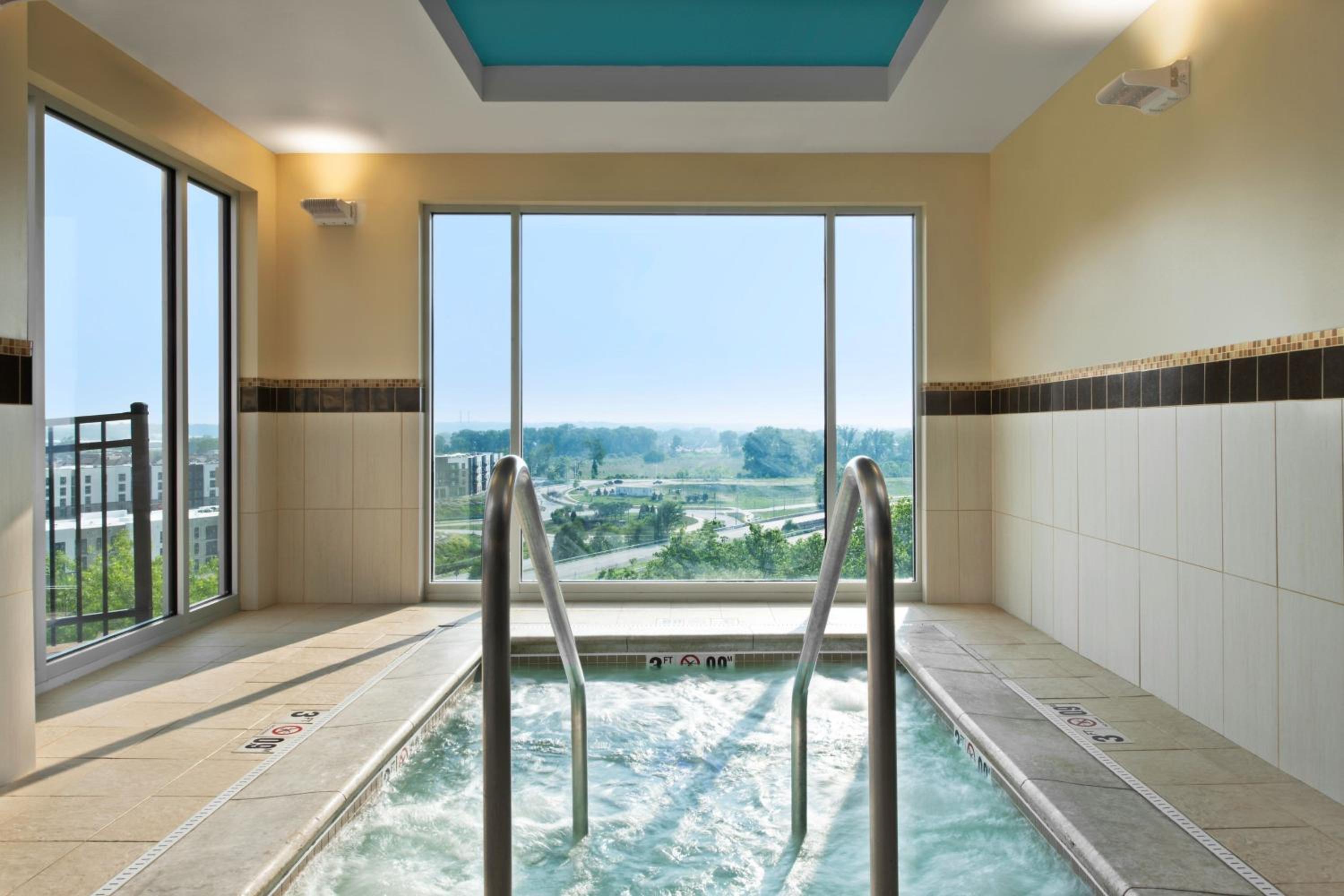 Kansas City Vacations - Courtyard Kansas City at Briarcliff - Property Image 19