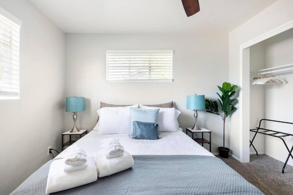 Cute Midcentury Modern view 4