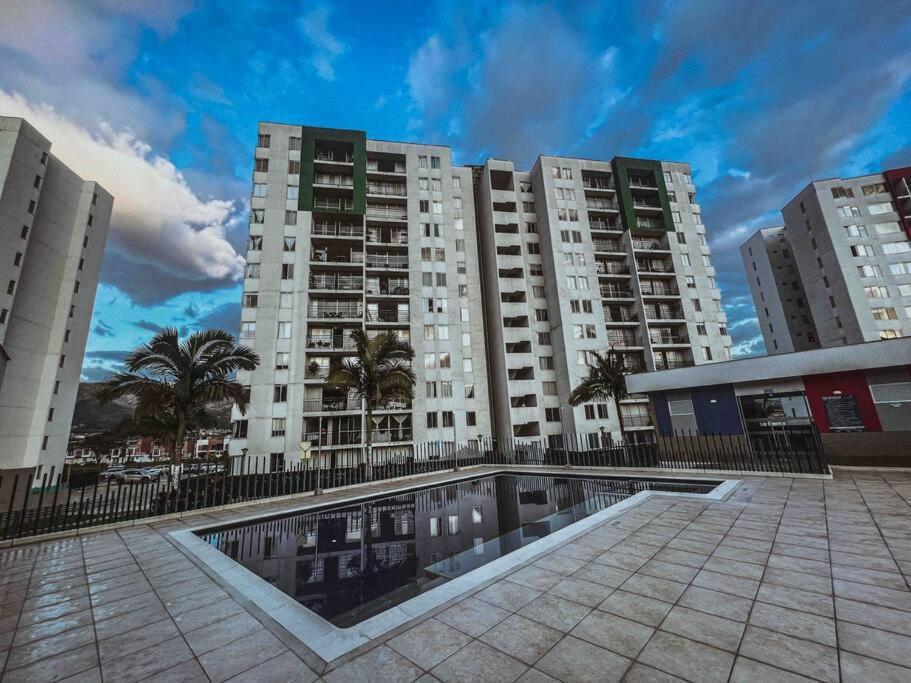 Moderno apto en club residencial