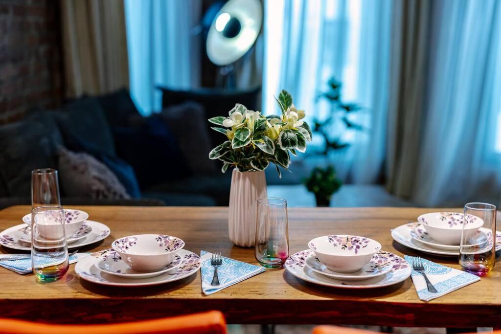 Top Central Design, 2 Bedroom, NDK, FREE Secured parking