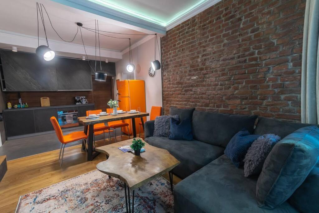 Top Central Design, 2 Bedroom, NDK, FREE Secured parking