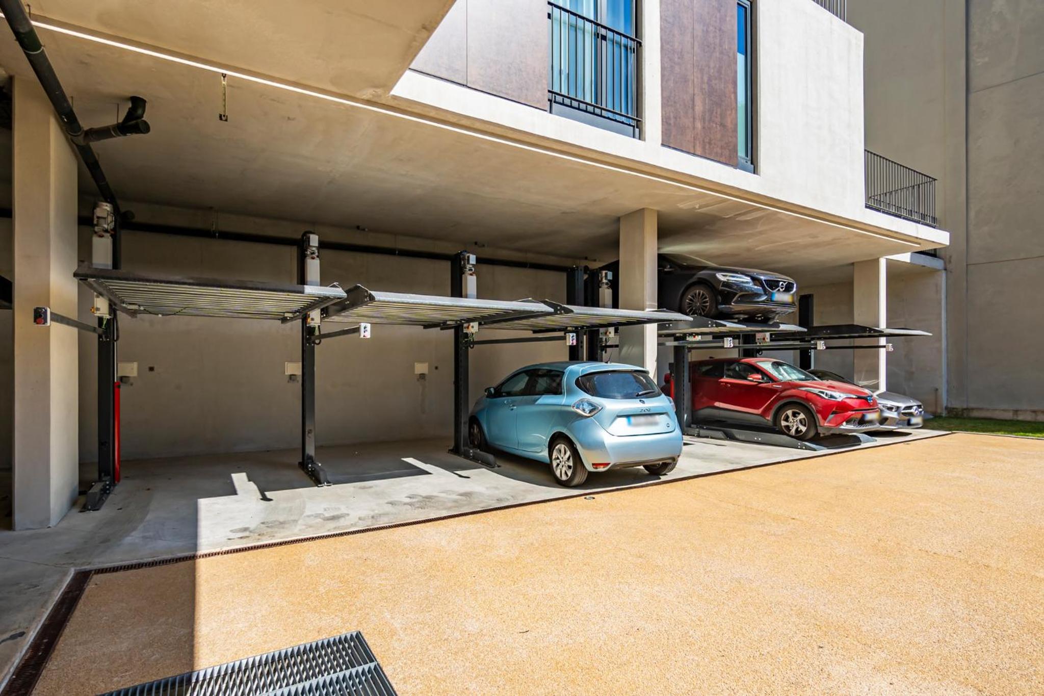BONFIM LIVING - Great location, al fresco dining and free private parking view 3